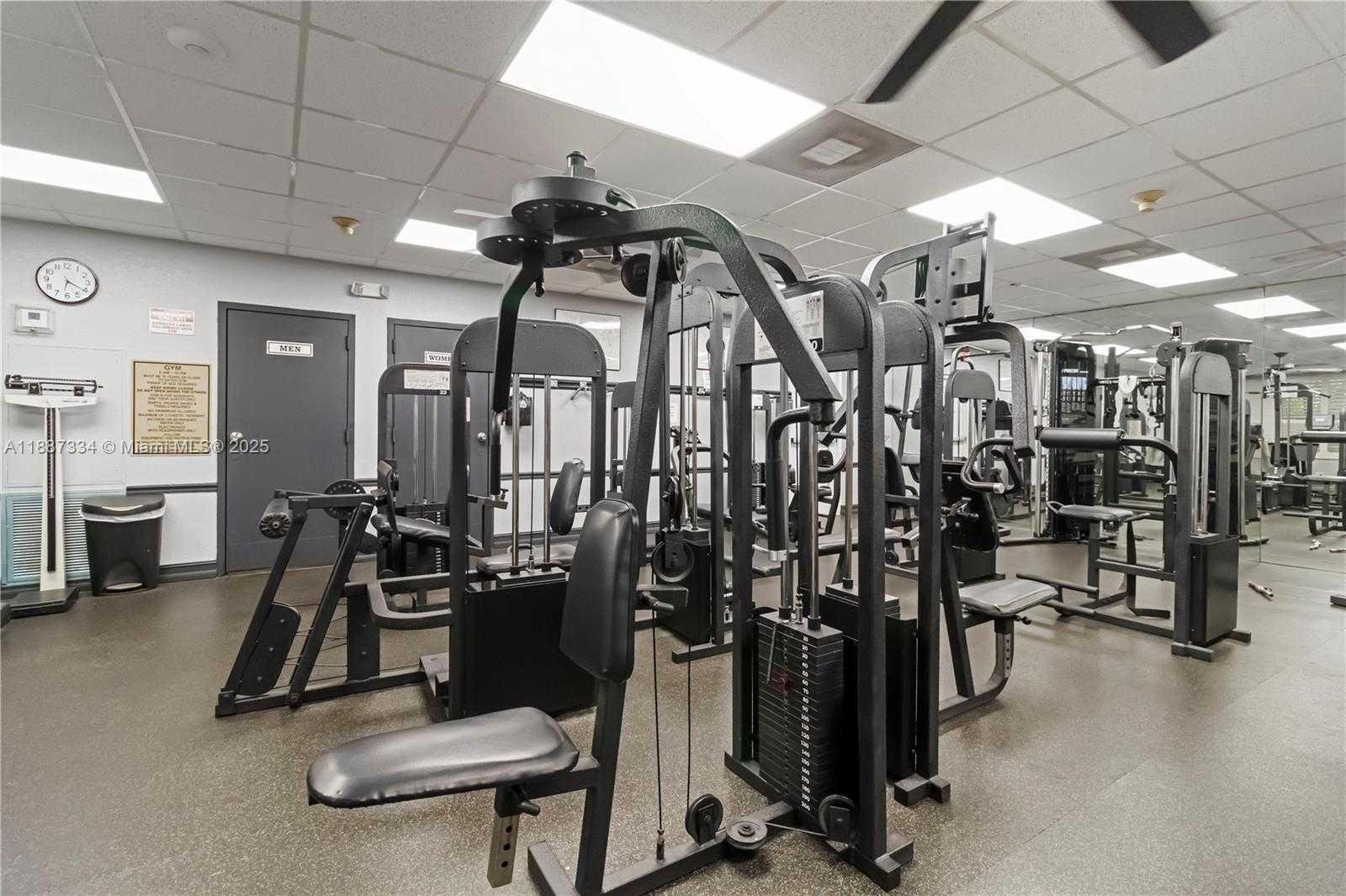Small Image of 10741 NORTH SARATOGA DR, Cooper City Number 25