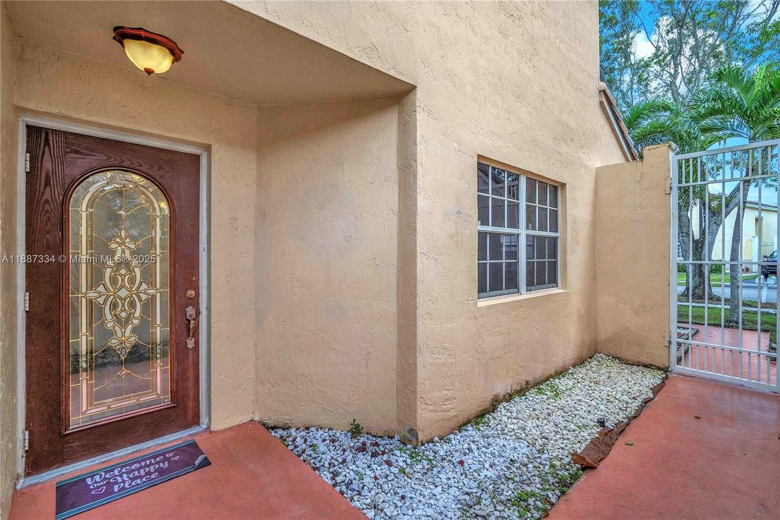 Small Image of 10741 NORTH SARATOGA DR, Cooper City Number 3