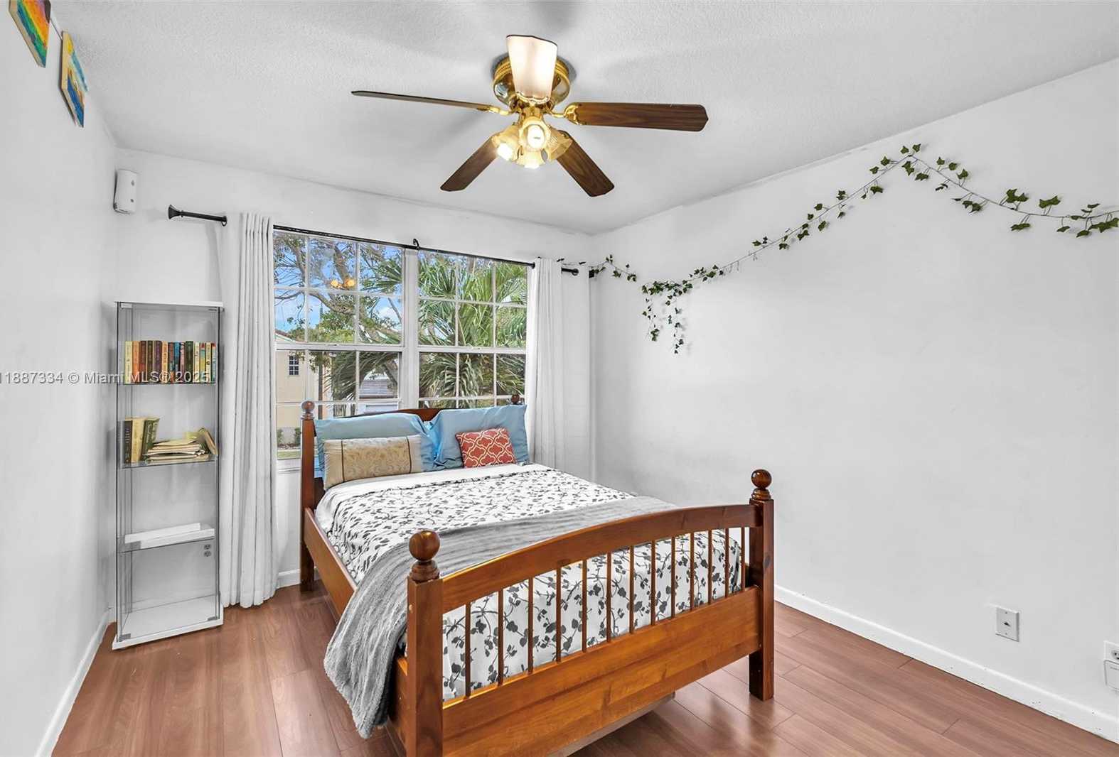 Small Image of 10741 NORTH SARATOGA DR, Cooper City Number 5