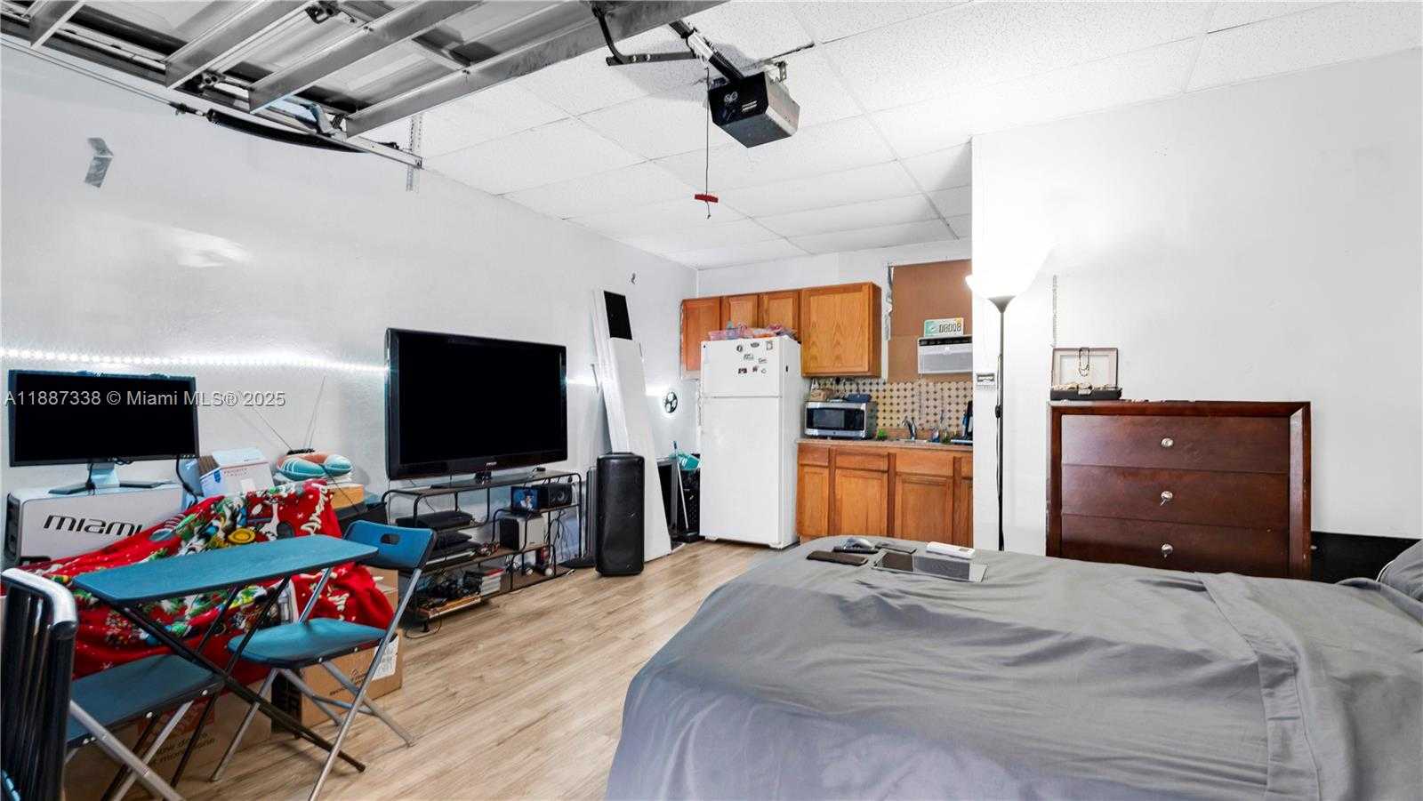 Small Image of 3145 HOLLYWOOD BLVD, Hollywood Number 24