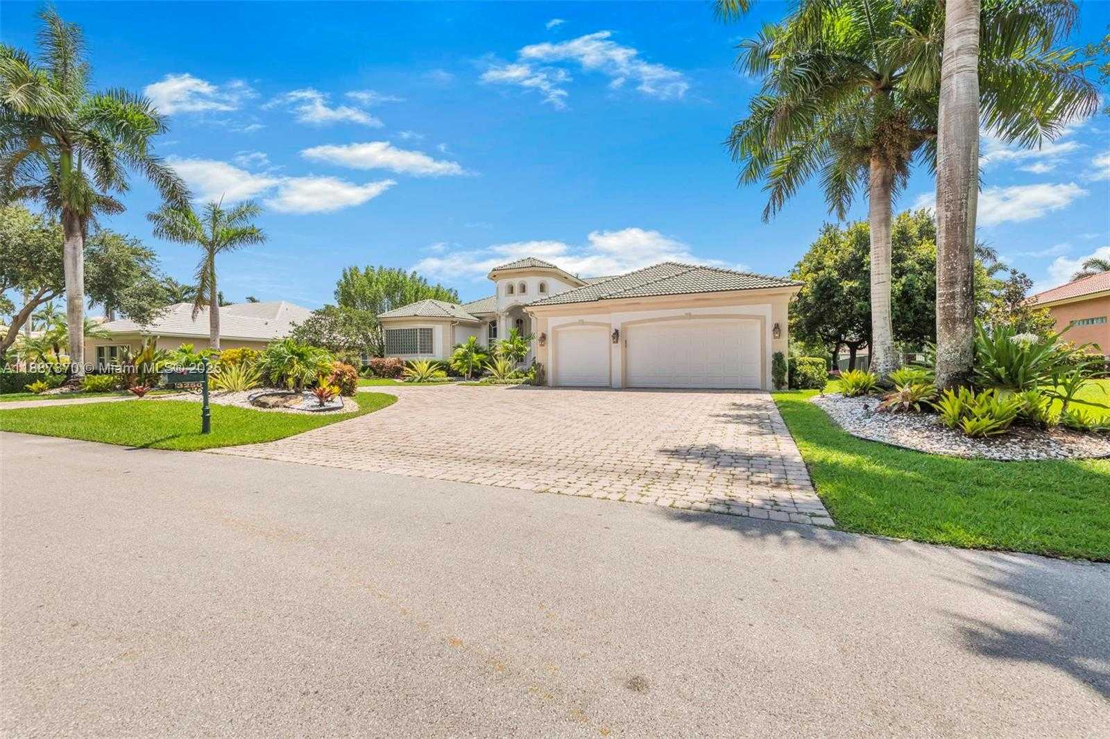 Small Image of 3250 WEST STONEBROOK CIR, Davie Number 10