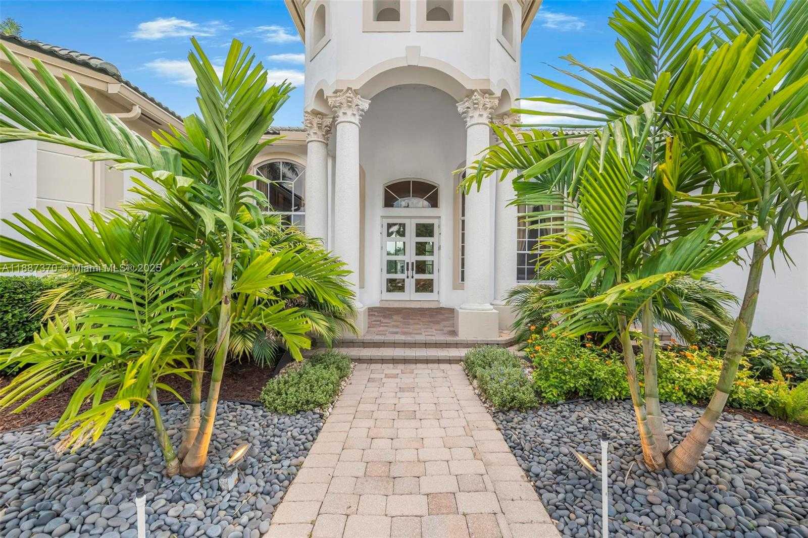 Small Image of 3250 WEST STONEBROOK CIR, Davie Number 11