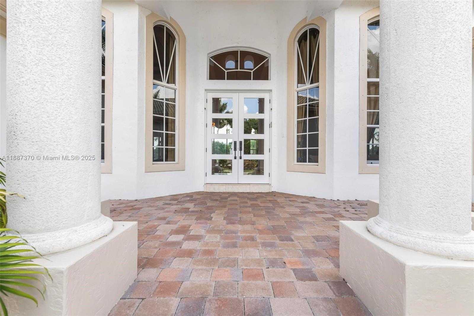 Small Image of 3250 WEST STONEBROOK CIR, Davie Number 12