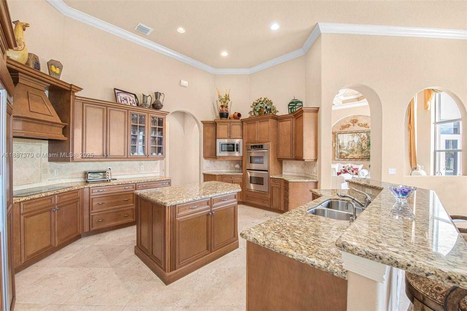 Small Image of 3250 WEST STONEBROOK CIR, Davie Number 23