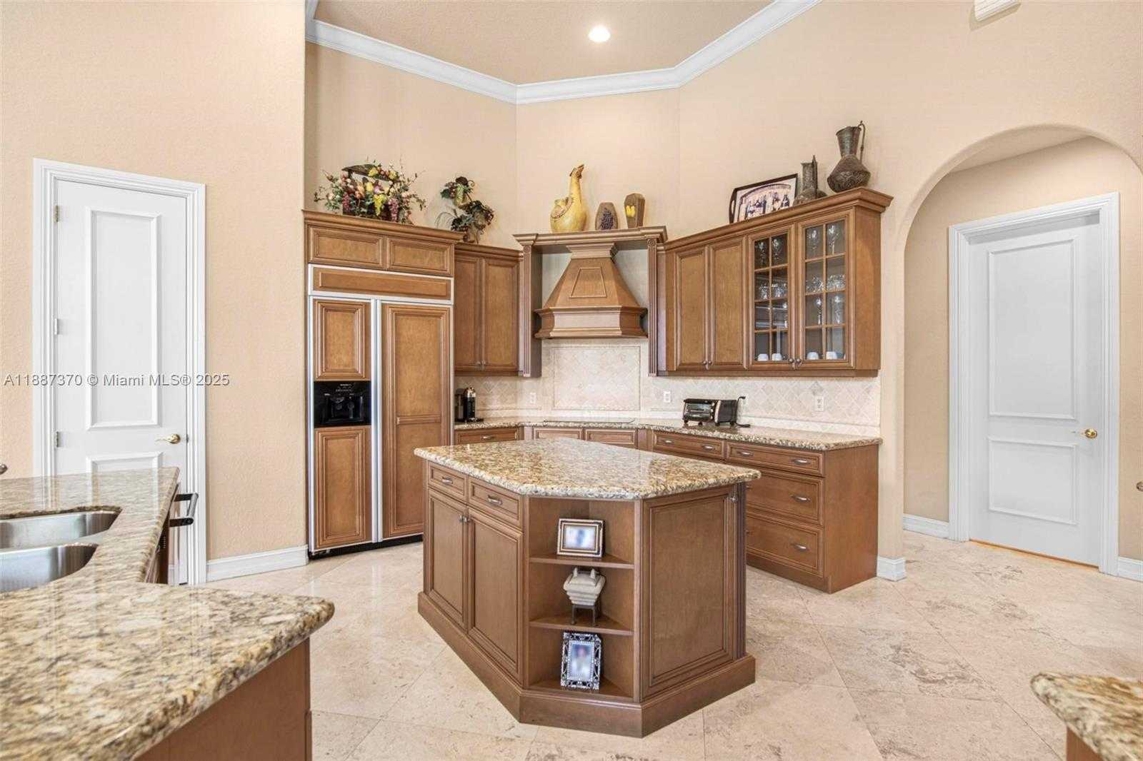 Small Image of 3250 WEST STONEBROOK CIR, Davie Number 25