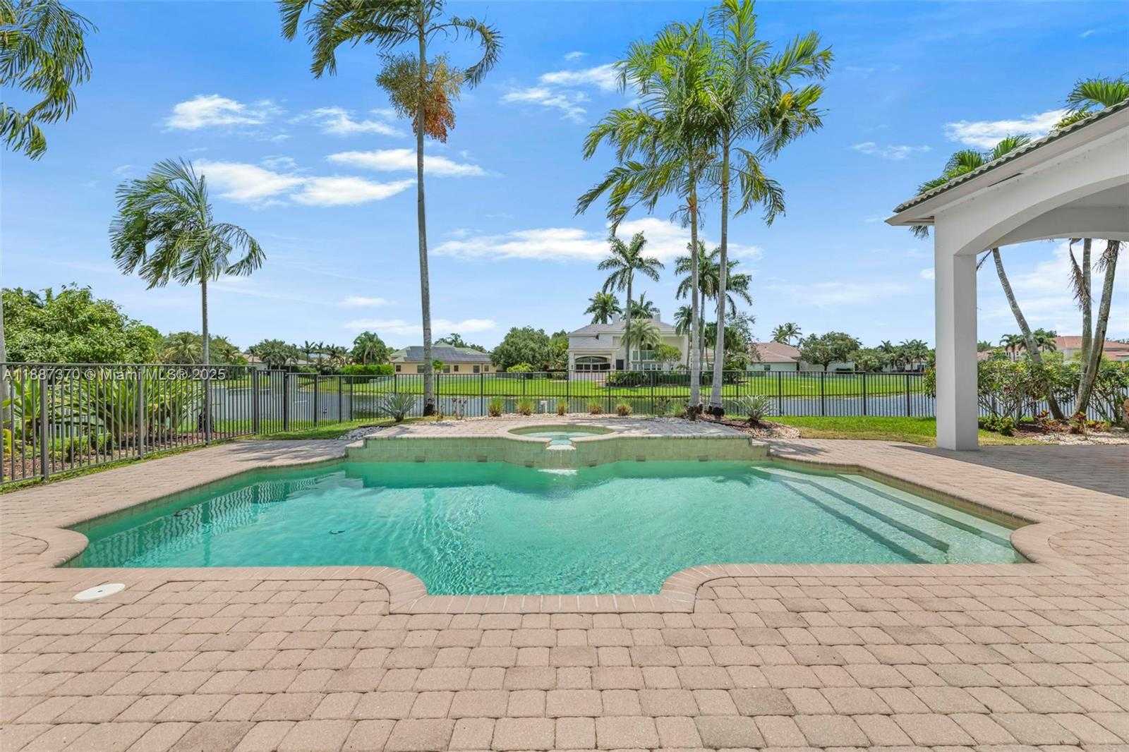 Small Image of 3250 WEST STONEBROOK CIR, Davie Number 3
