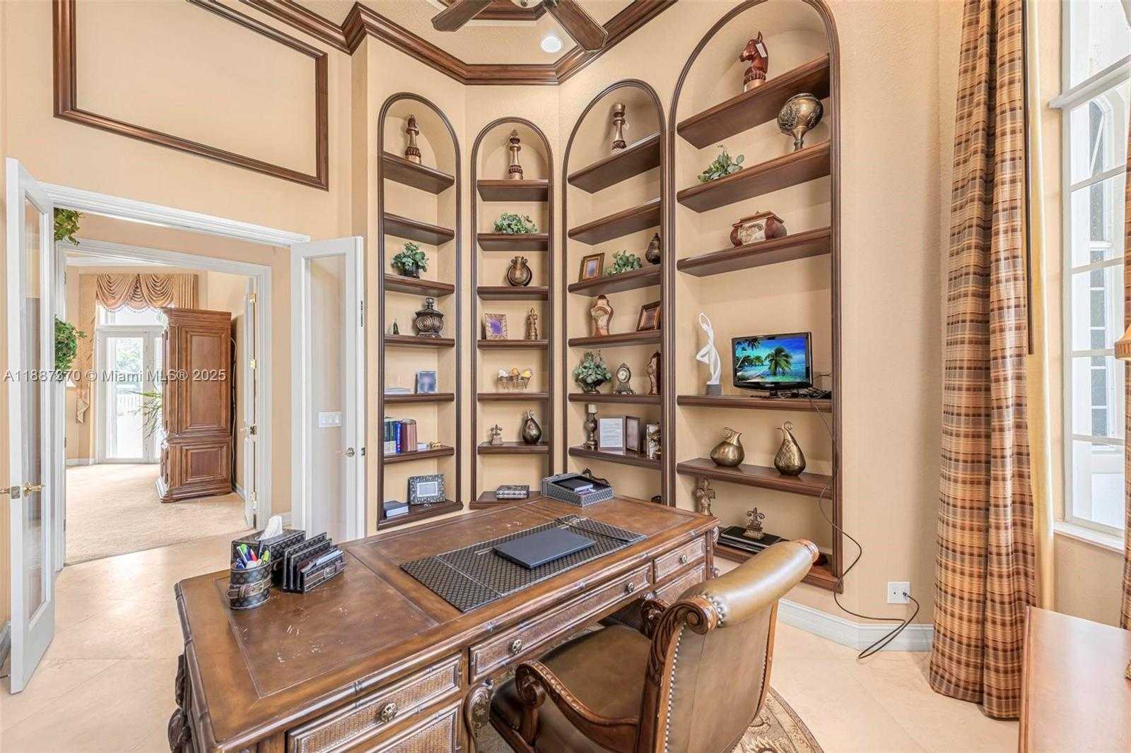 Small Image of 3250 WEST STONEBROOK CIR, Davie Number 36