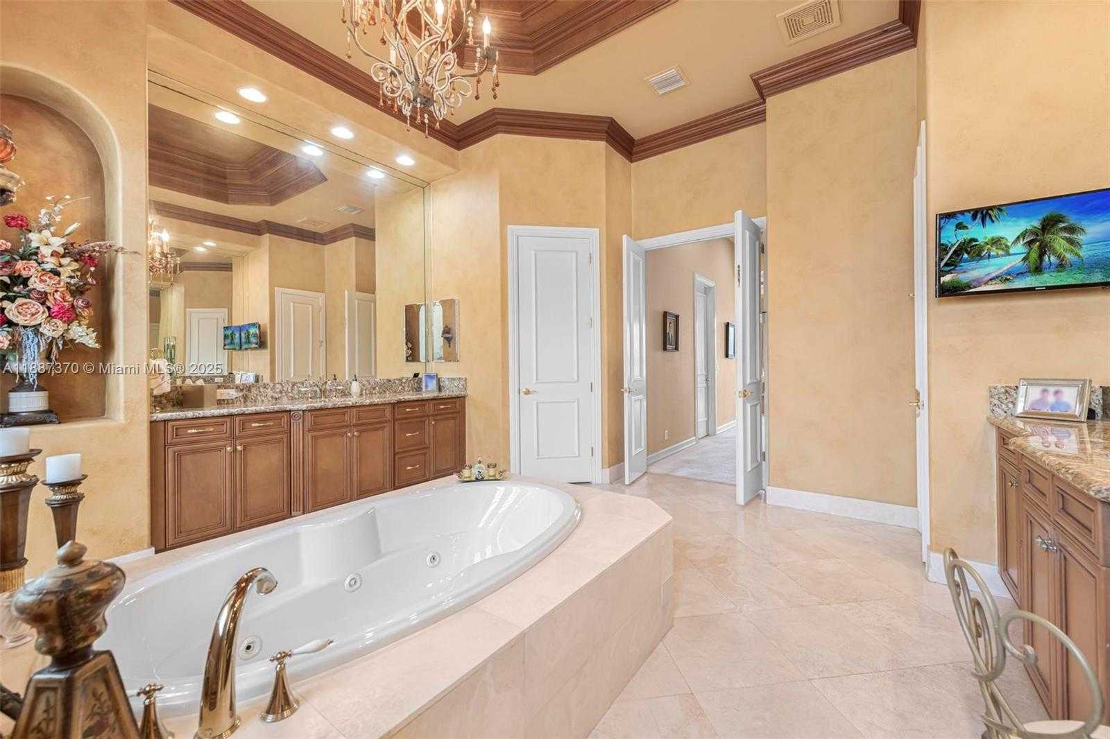 Small Image of 3250 WEST STONEBROOK CIR, Davie Number 42