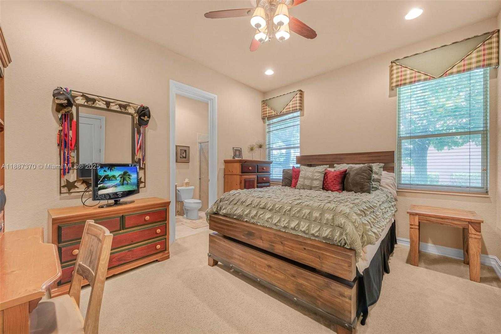 Small Image of 3250 WEST STONEBROOK CIR, Davie Number 44