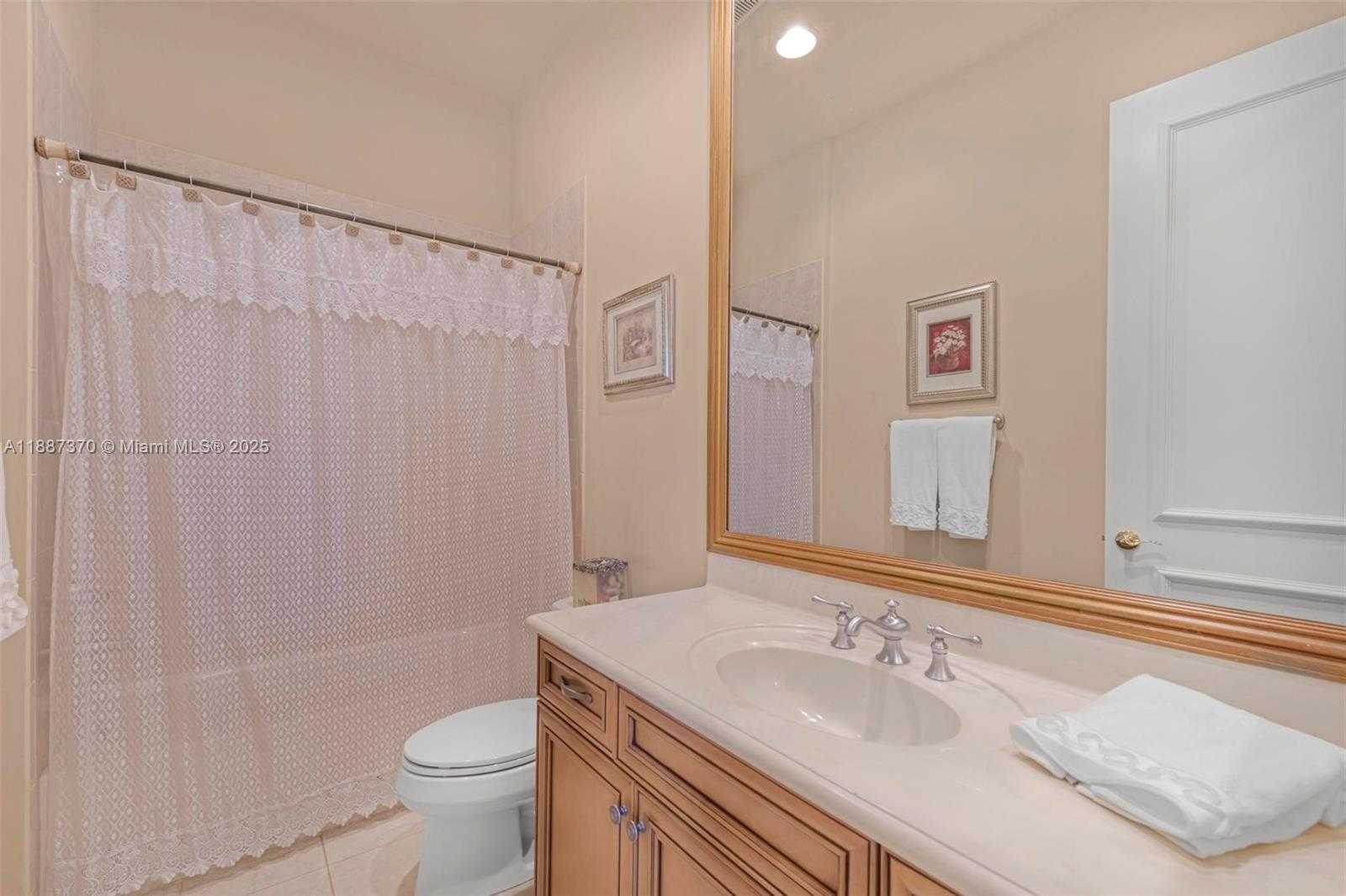 Small Image of 3250 WEST STONEBROOK CIR, Davie Number 49