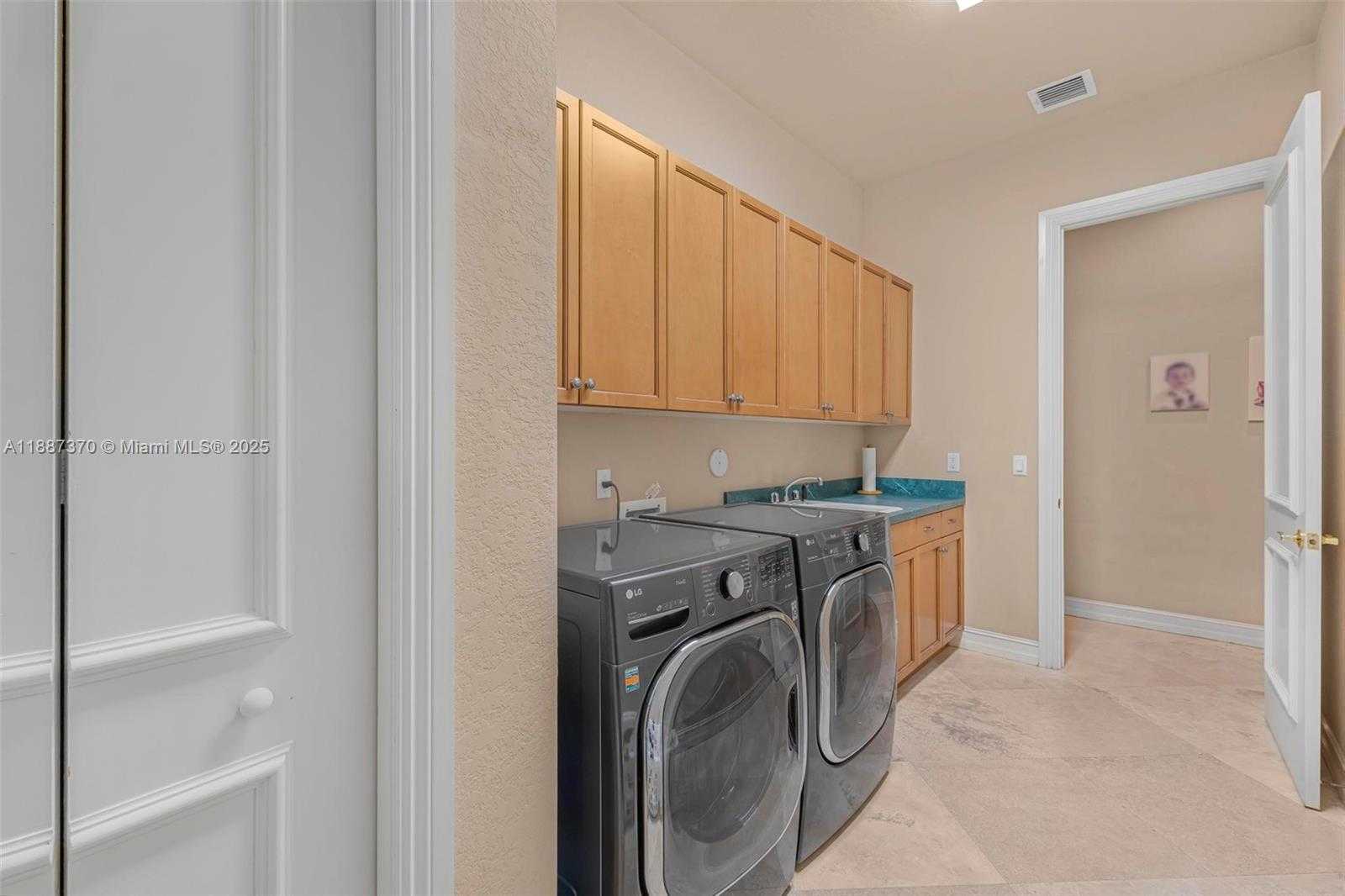 Small Image of 3250 WEST STONEBROOK CIR, Davie Number 50