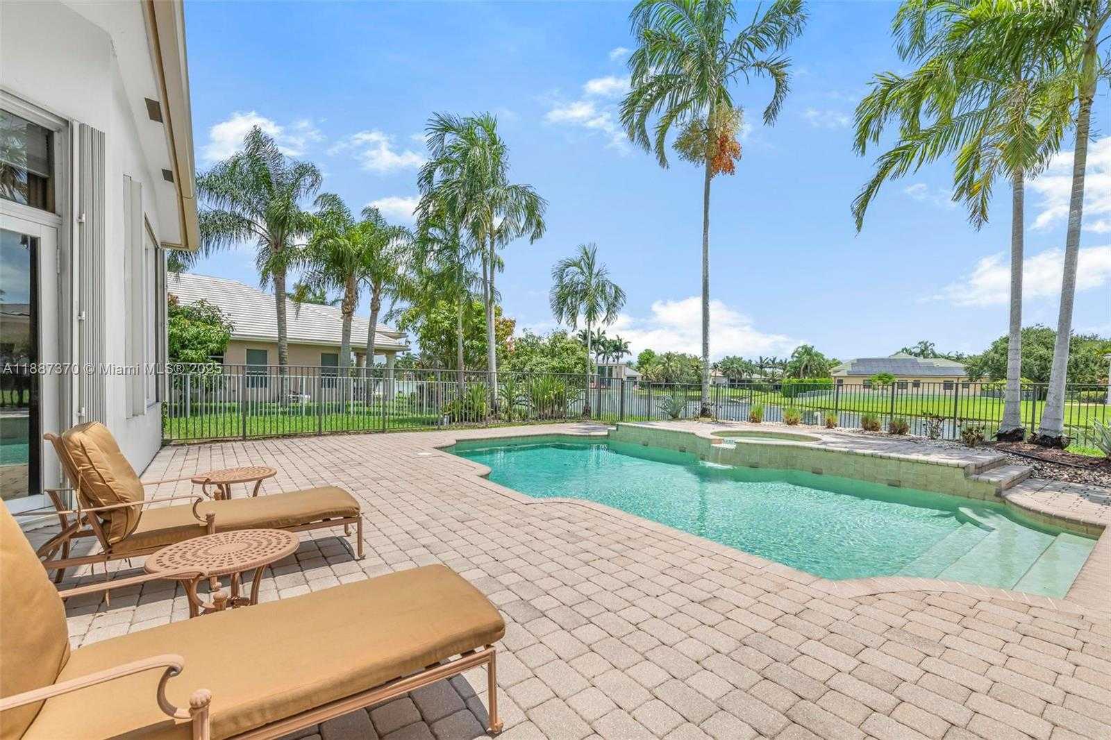Small Image of 3250 WEST STONEBROOK CIR, Davie Number 53
