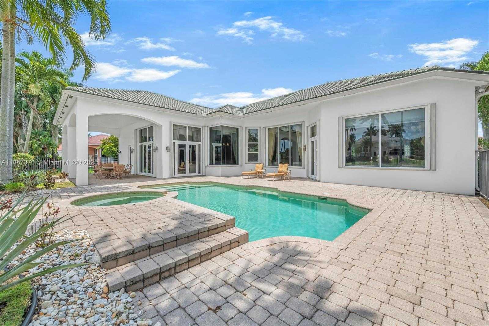 Small Image of 3250 WEST STONEBROOK CIR, Davie Number 56