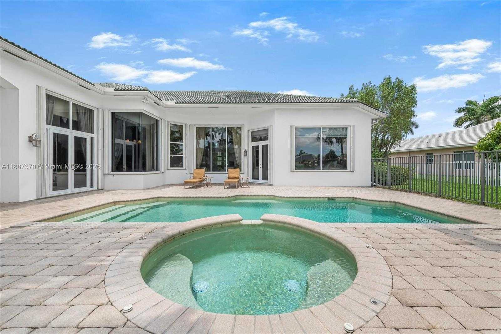 Small Image of 3250 WEST STONEBROOK CIR, Davie Number 57