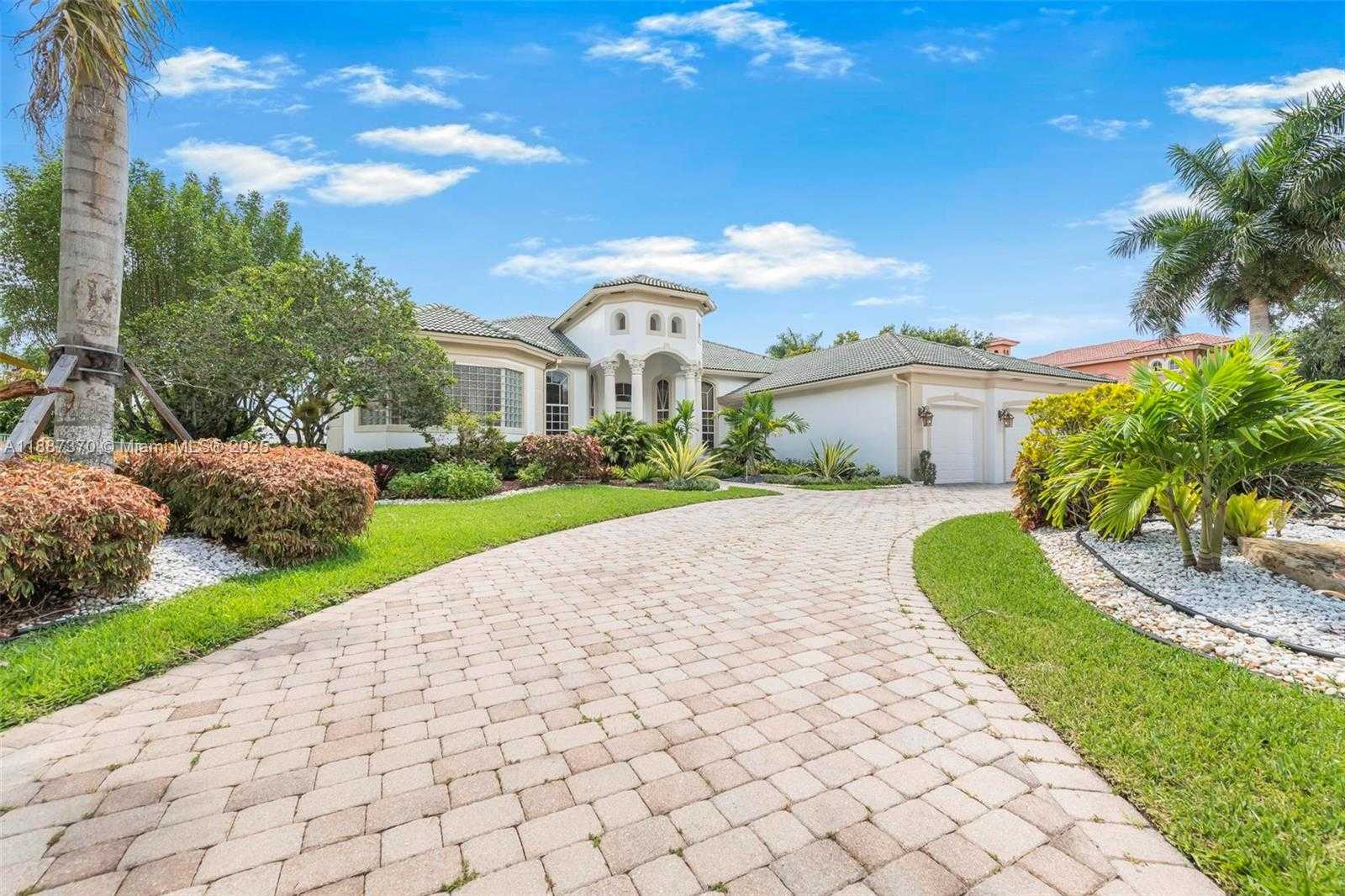 Small Image of 3250 WEST STONEBROOK CIR, Davie Number 6