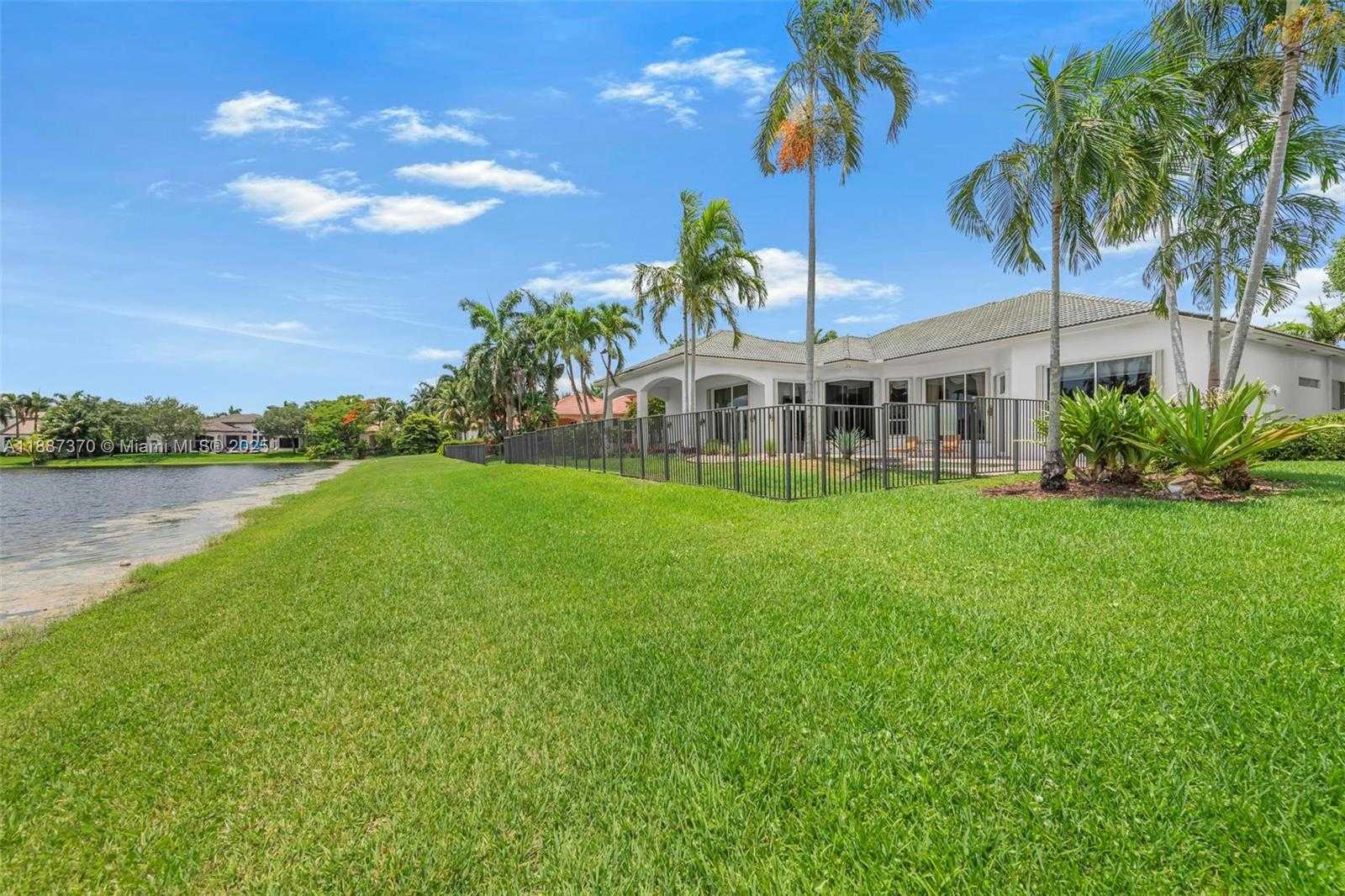 Small Image of 3250 WEST STONEBROOK CIR, Davie Number 60