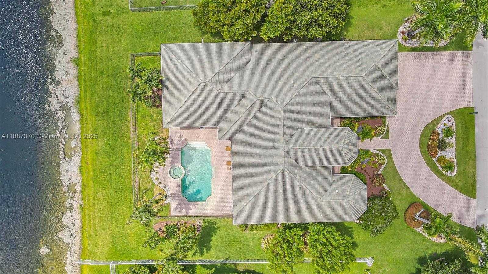 Small Image of 3250 WEST STONEBROOK CIR, Davie Number 63