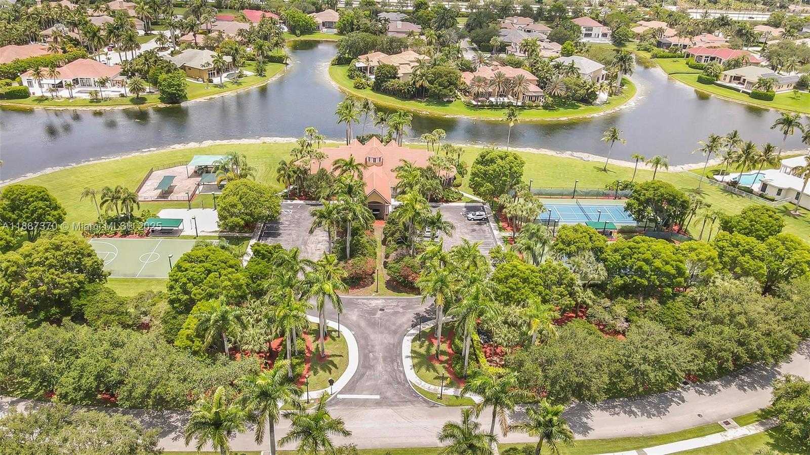 Small Image of 3250 WEST STONEBROOK CIR, Davie Number 69