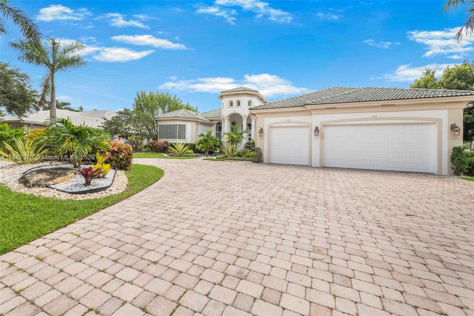 Small Image of 3250 WEST STONEBROOK CIR, Davie Number 7