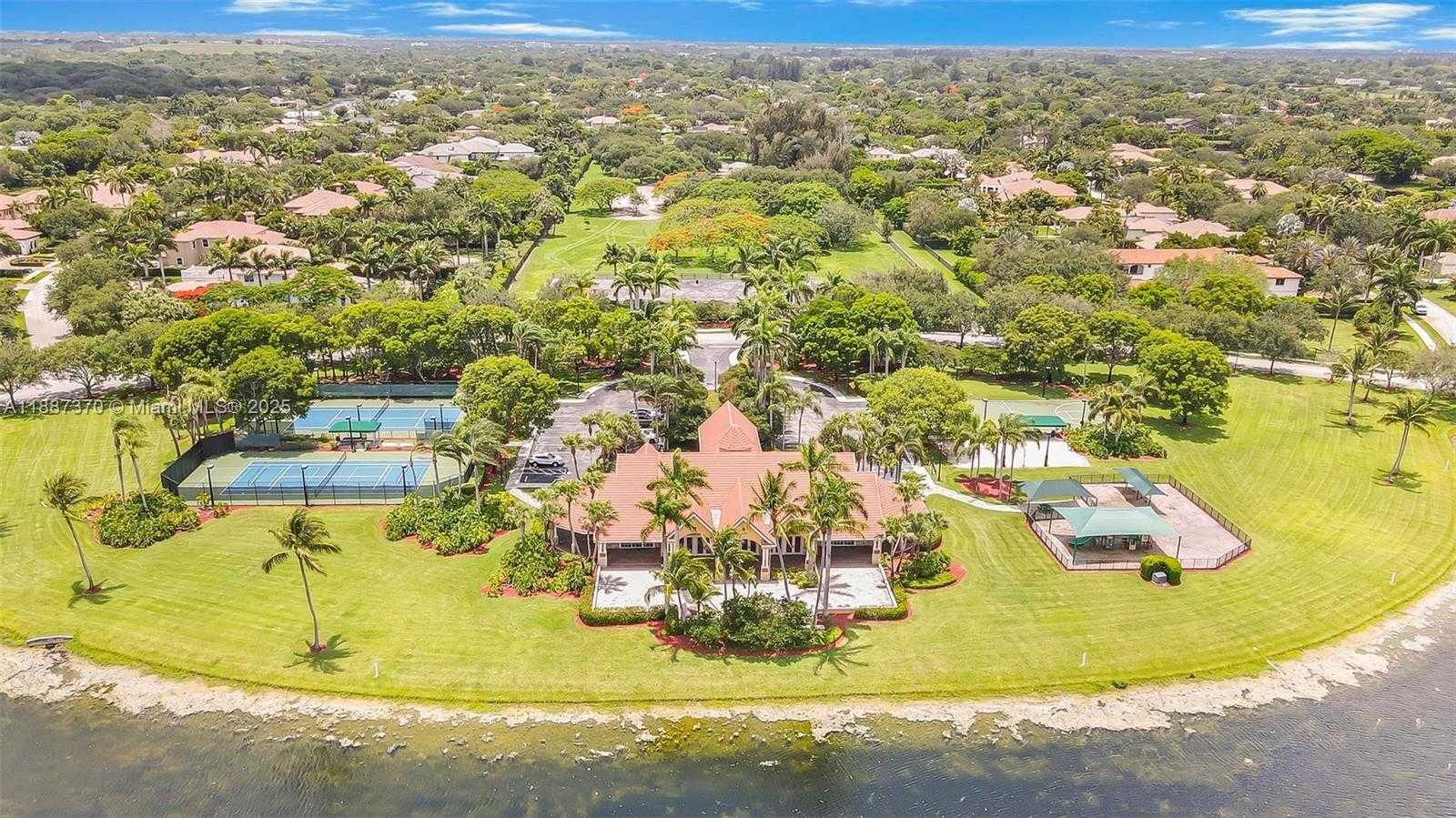 Small Image of 3250 WEST STONEBROOK CIR, Davie Number 70