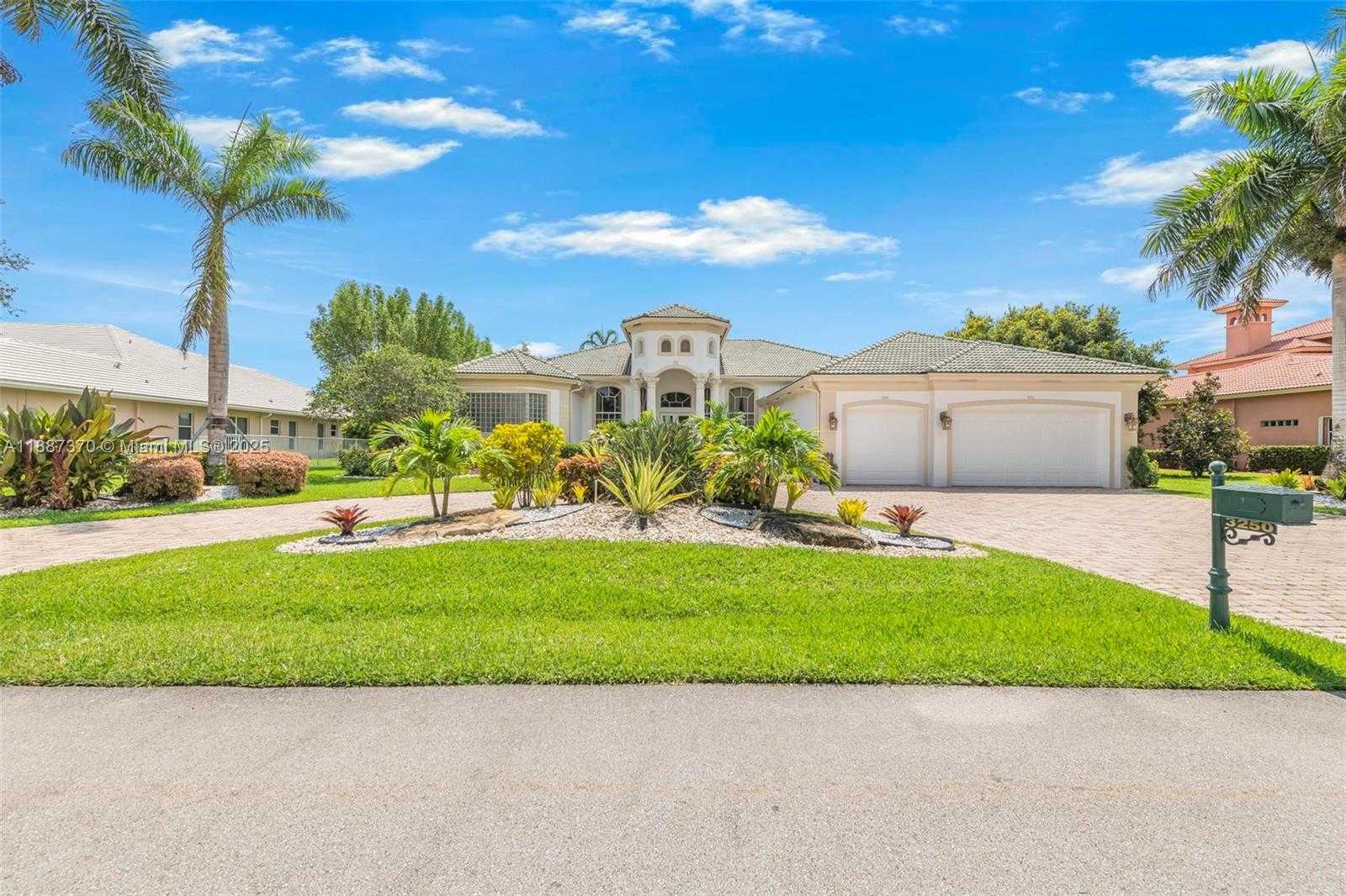 Small Image of 3250 WEST STONEBROOK CIR, Davie Number 8