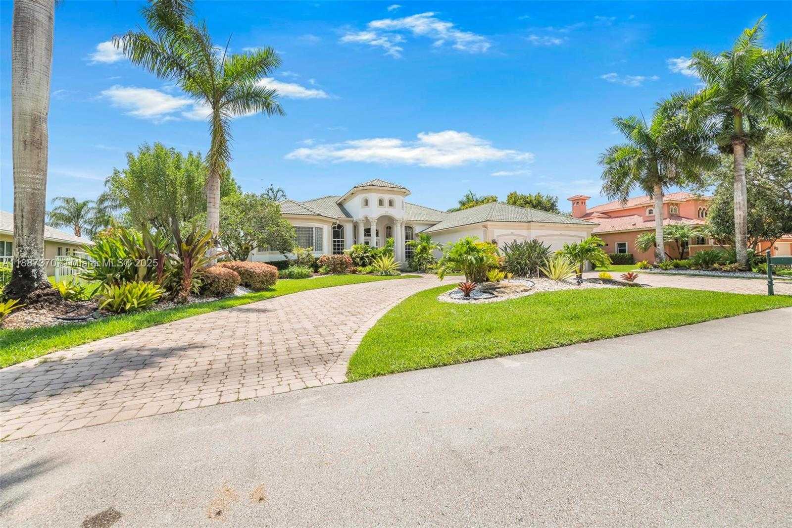 Small Image of 3250 WEST STONEBROOK CIR, Davie Number 9