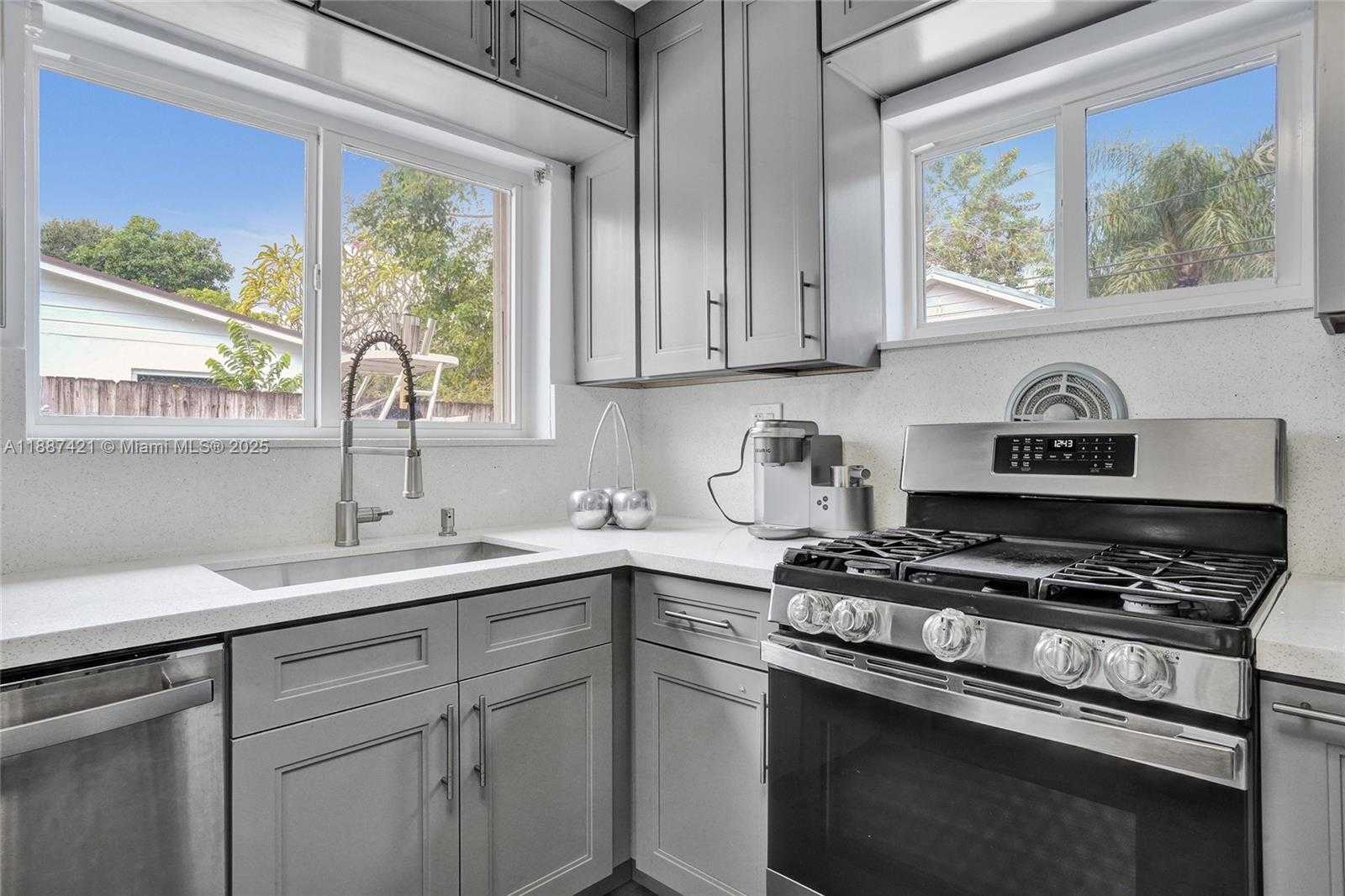Small Image of 9021 SOUTH WEST 197TH ST, Cutler Bay Number 12