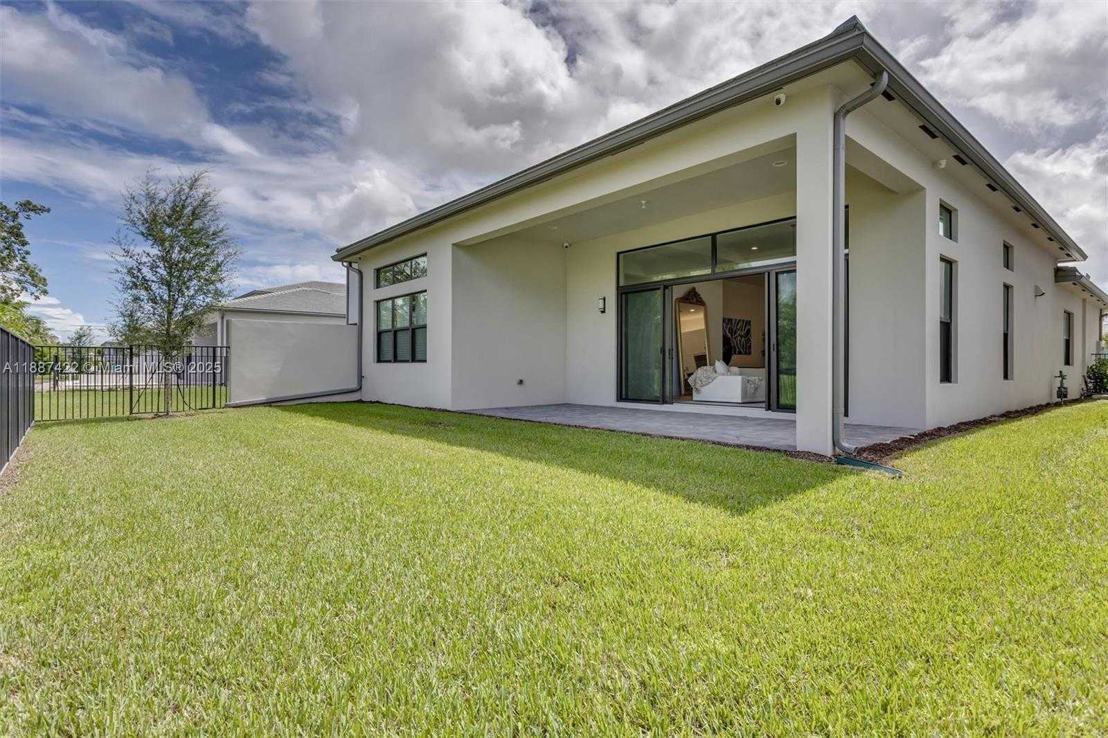 Small Image of 8367 ROYAL COUNTY DOWN RD, Boca Raton Number 27