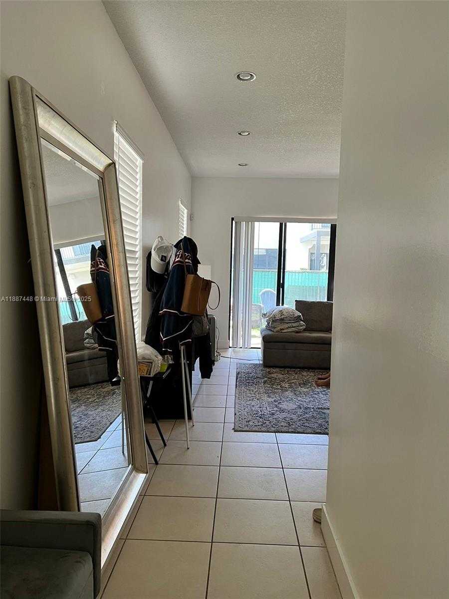 Small Image of 3214 WEST 97TH ST, Hialeah Number 11