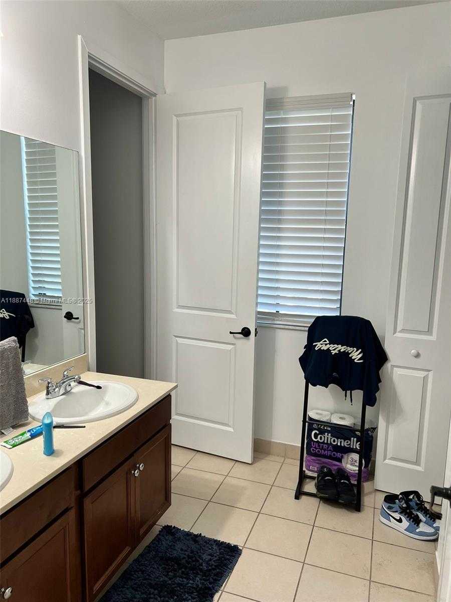 Small Image of 3214 WEST 97TH ST, Hialeah Number 20
