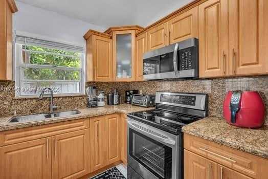 Small Image of 3251 WEST 70TH ST, Hialeah Number 10