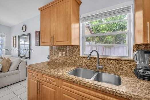Small Image of 3251 WEST 70TH ST, Hialeah Number 12