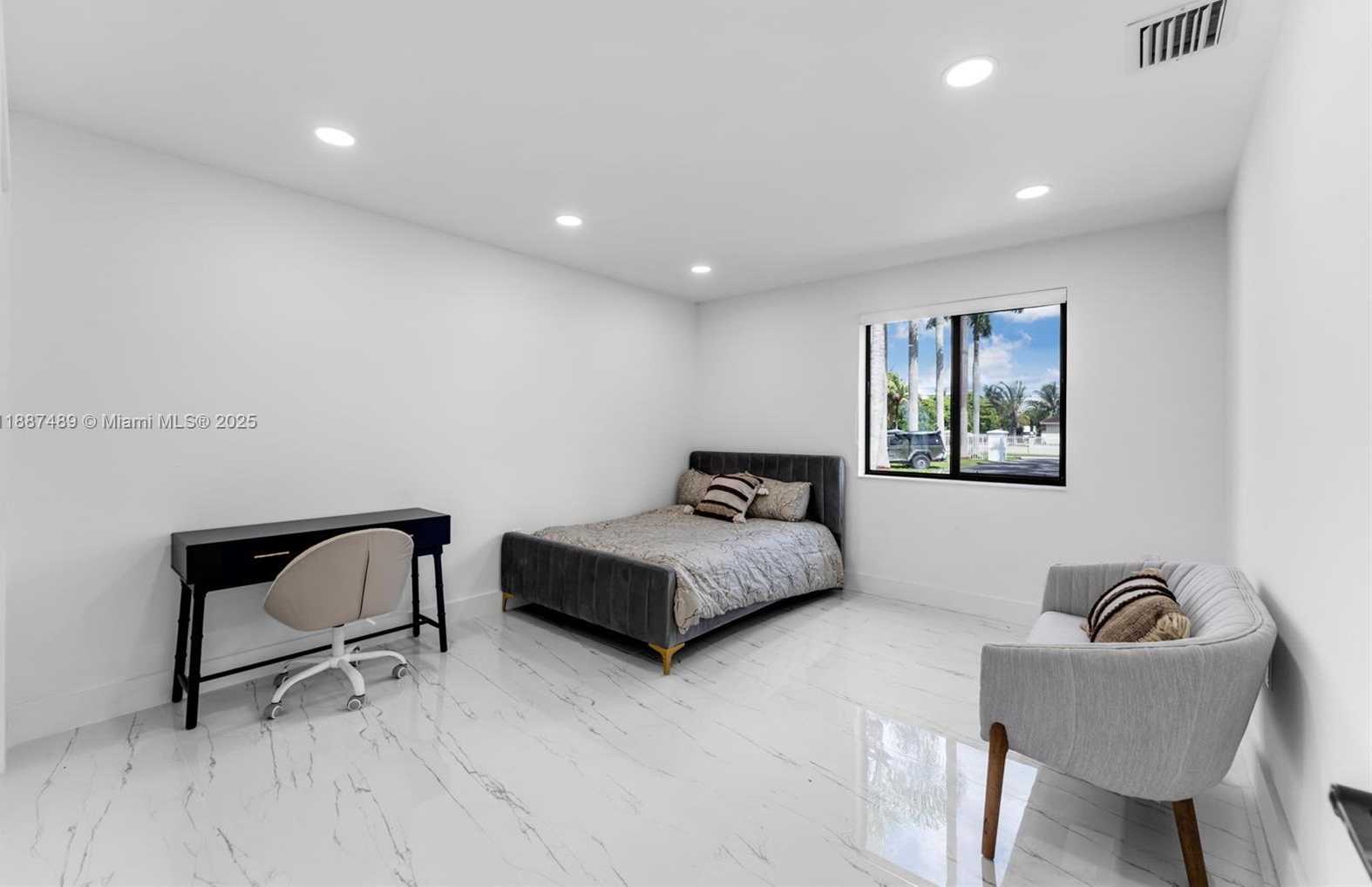 Small Image of 14300 SOUTH WEST 192ND ST, Miami Number 18