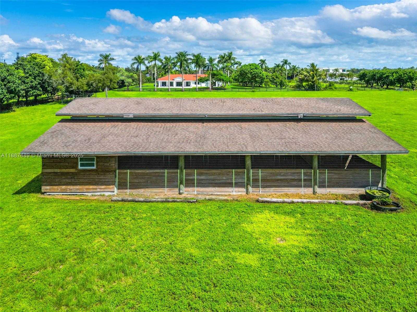 Small Image of 14300 SOUTH WEST 192ND ST, Miami Number 3