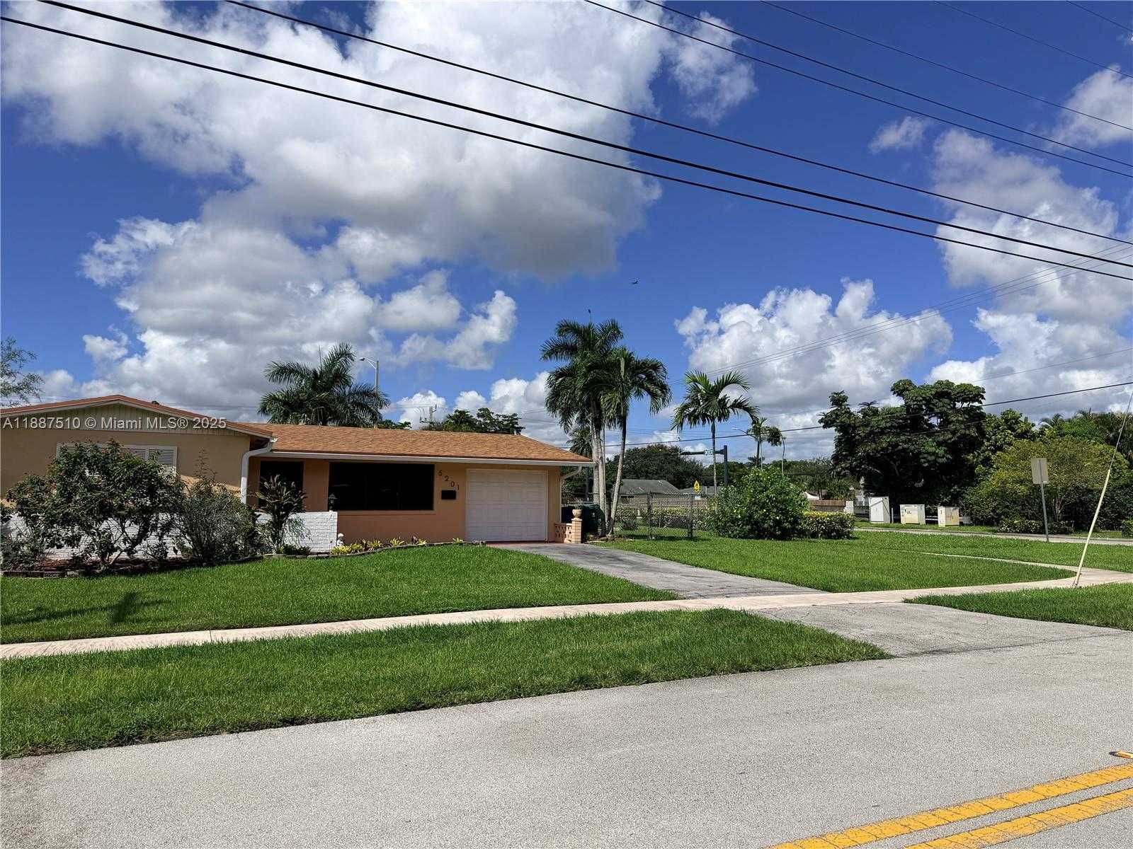 Small Image of 5201 SOUTH WEST 95TH AVE, Cooper City Number 32