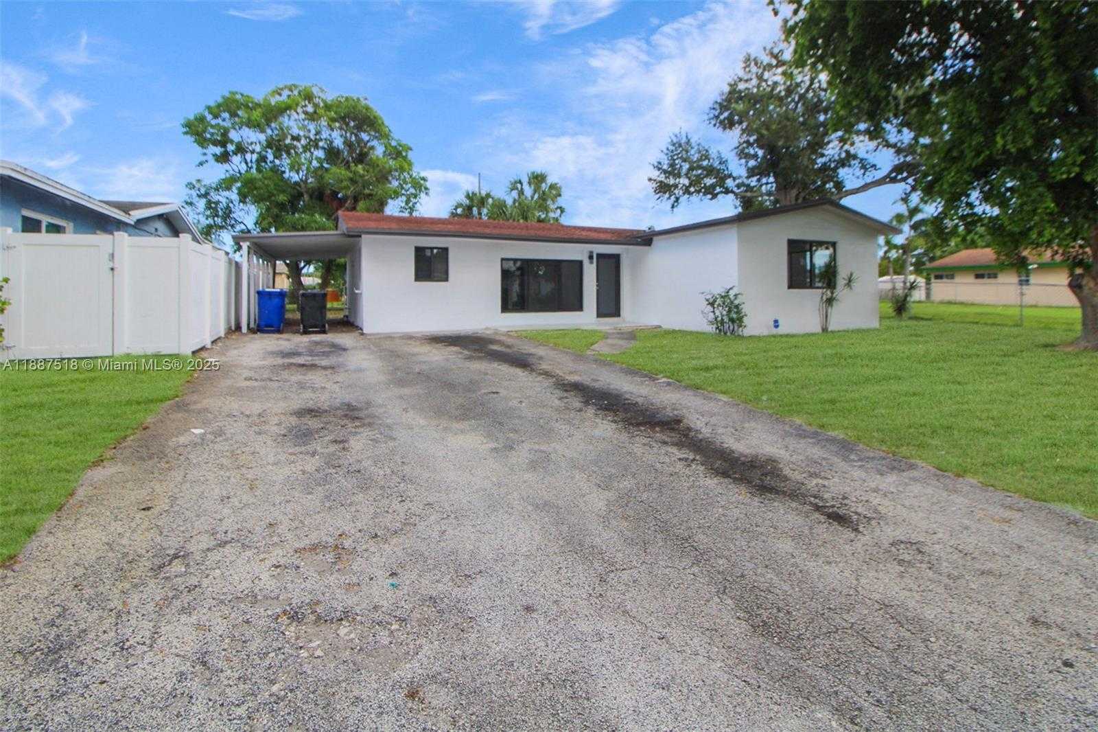 Small Image of 1640 NORTH WEST 27TH AVE, Fort Lauderdale Number 3