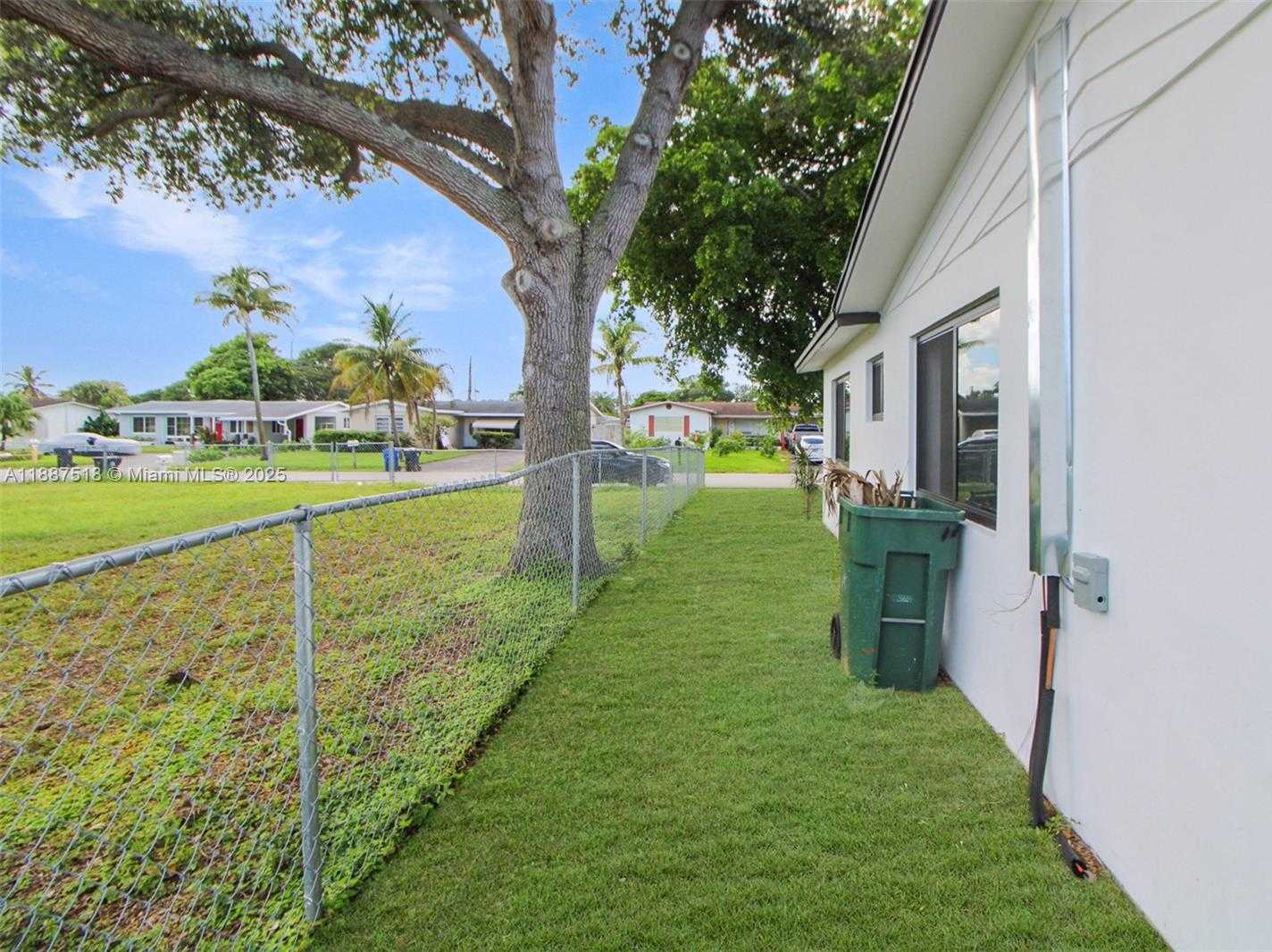 Small Image of 1640 NORTH WEST 27TH AVE, Fort Lauderdale Number 6