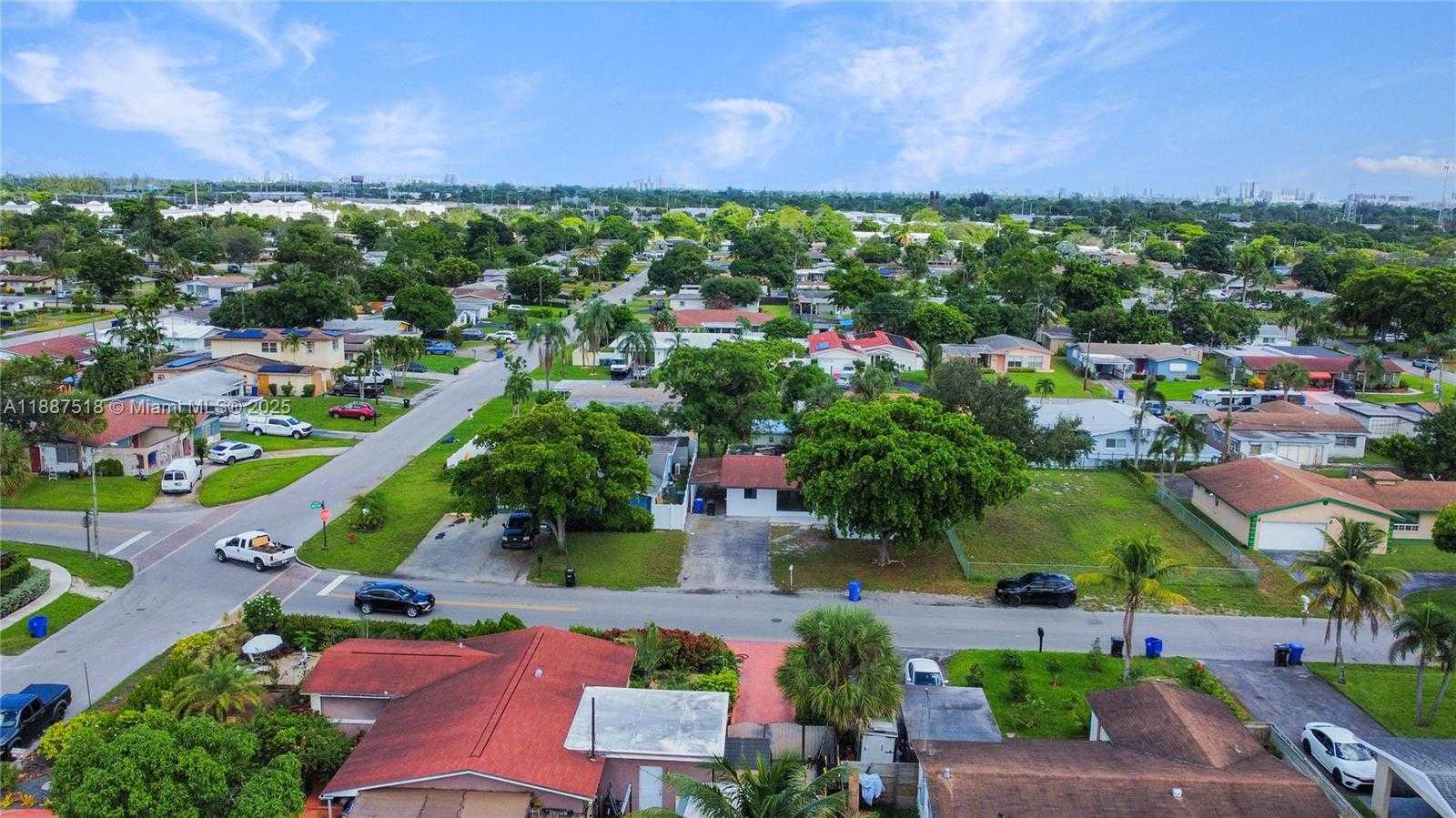 Small Image of 1640 NORTH WEST 27TH AVE, Fort Lauderdale Number 7