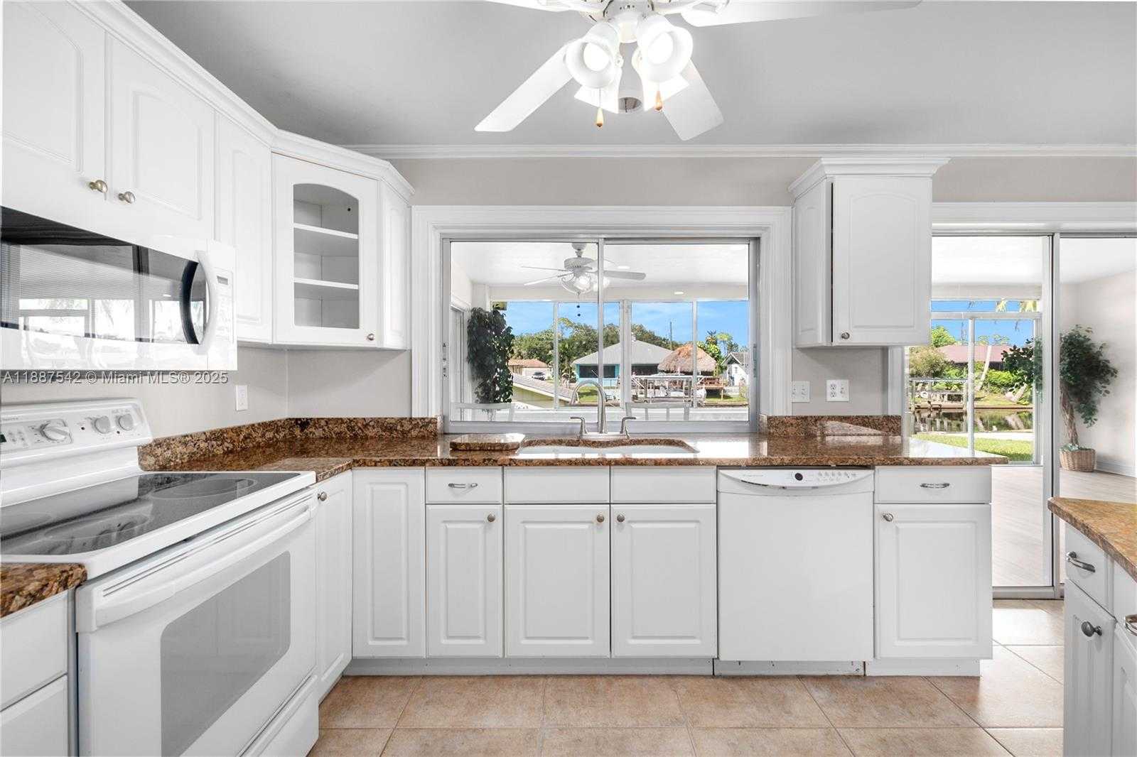 Small Image of 13512 CARIBBEAN BLVD, Fort Myers Number 3