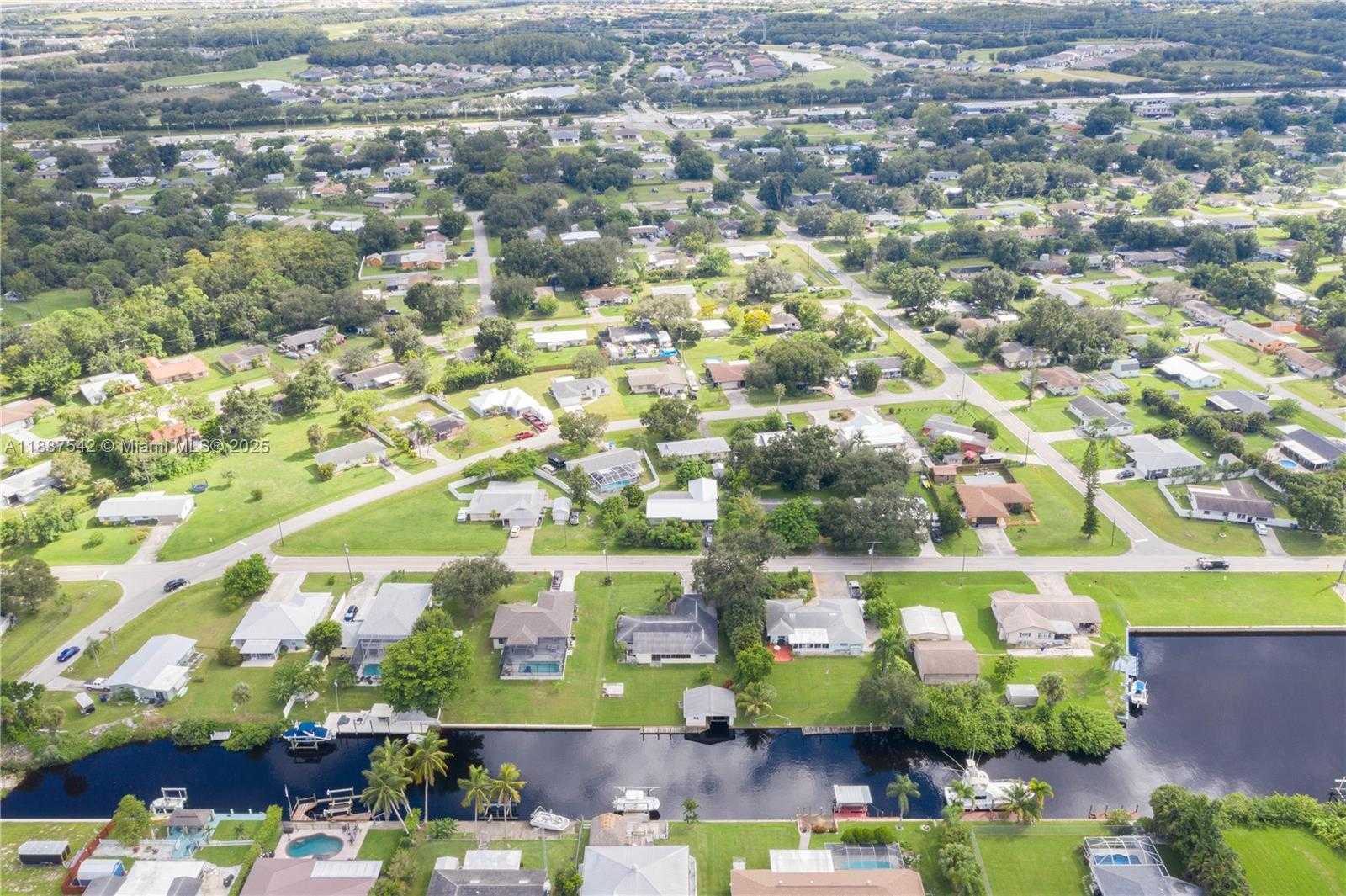 Small Image of 13512 CARIBBEAN BLVD, Fort Myers Number 32
