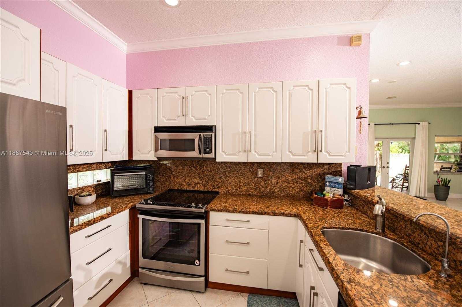 Small Image of 13070 NORTH WEST 5TH ST, Pembroke Pines Number 10