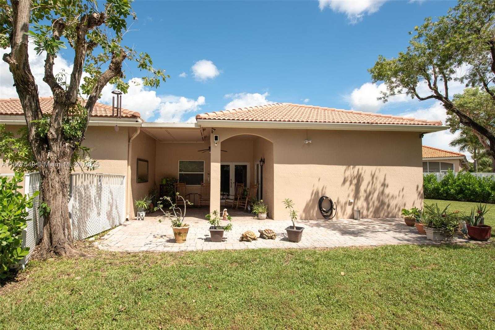 Small Image of 13070 NORTH WEST 5TH ST, Pembroke Pines Number 16
