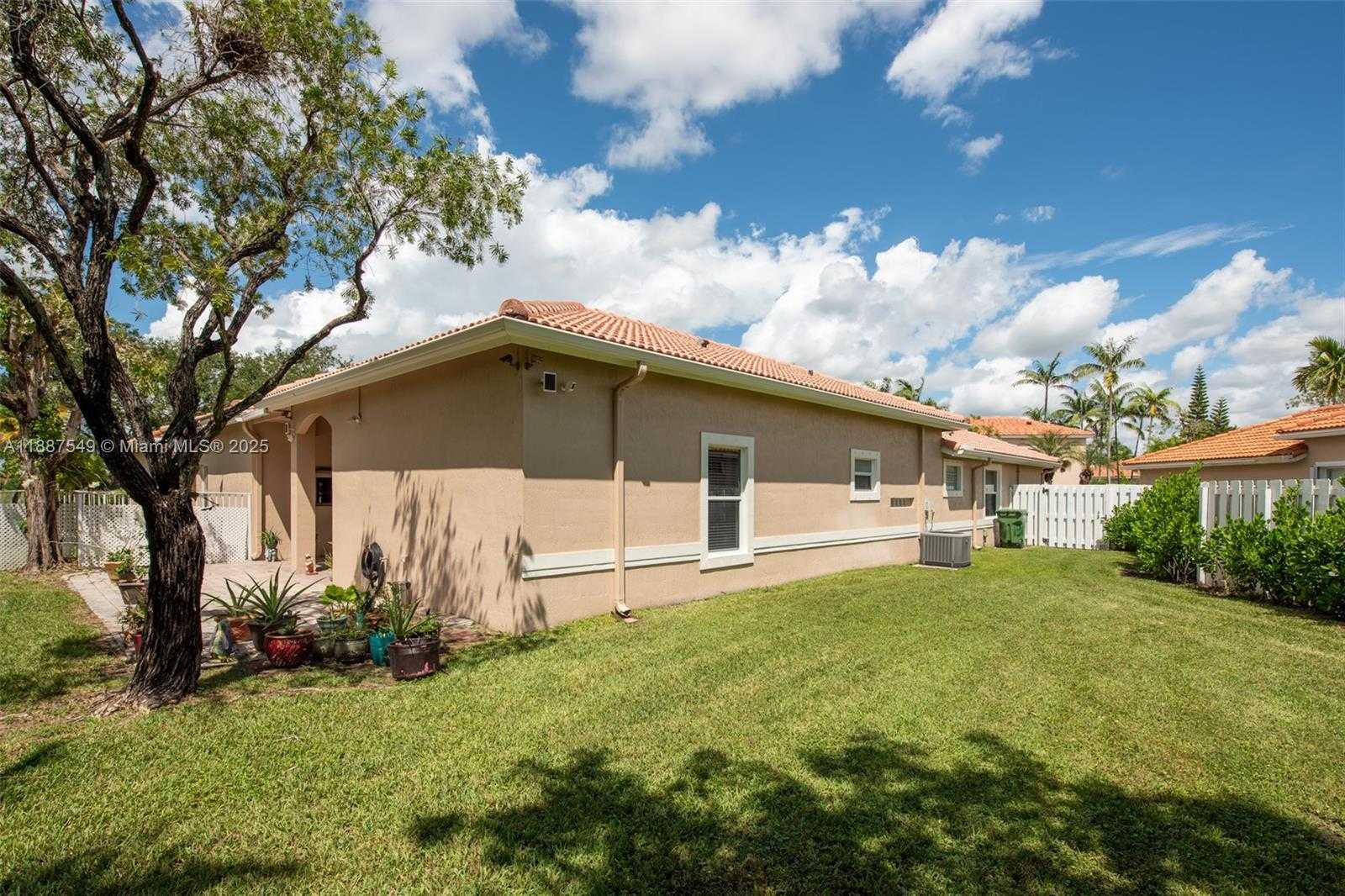 Small Image of 13070 NORTH WEST 5TH ST, Pembroke Pines Number 17
