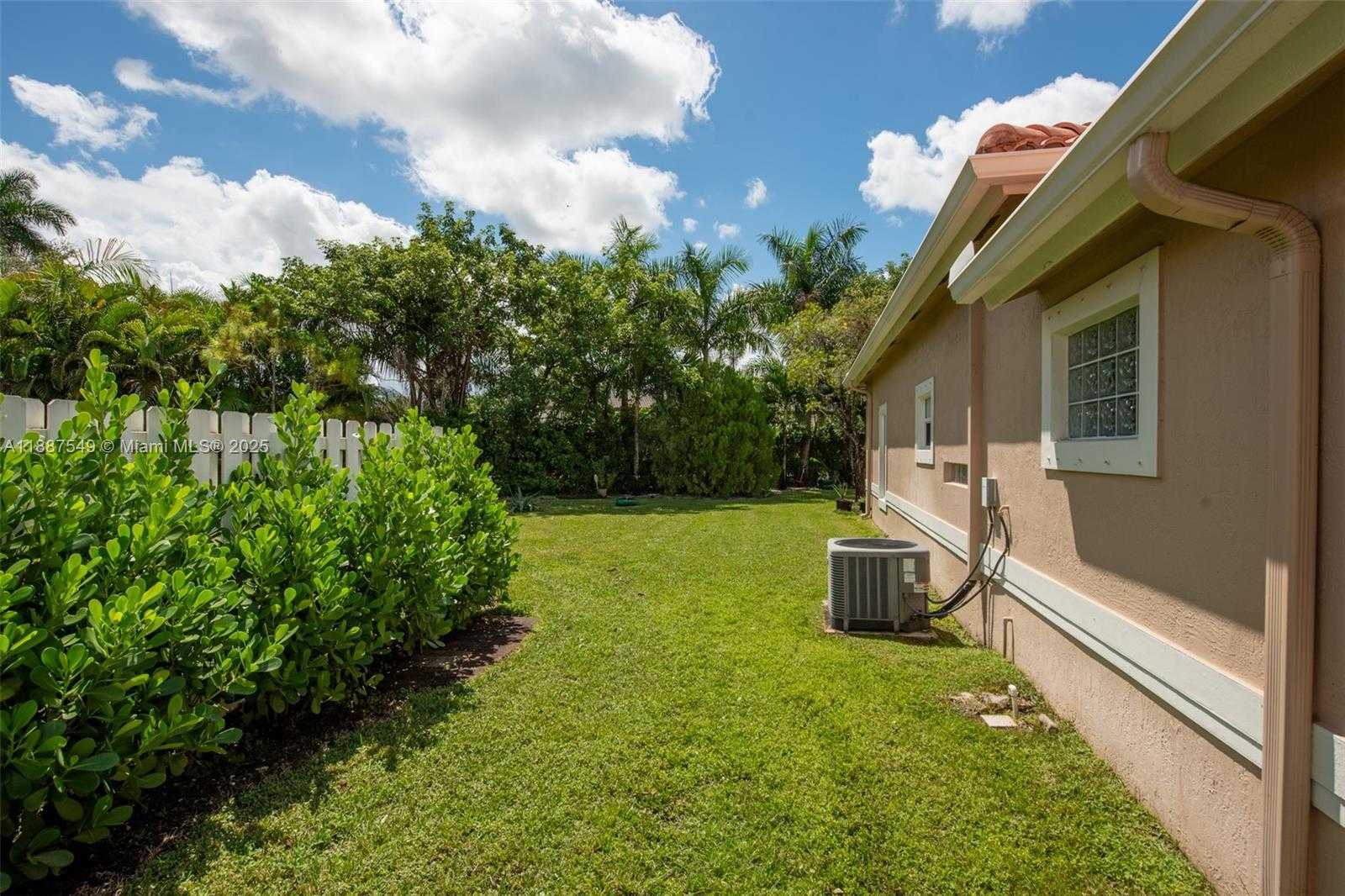 Small Image of 13070 NORTH WEST 5TH ST, Pembroke Pines Number 18