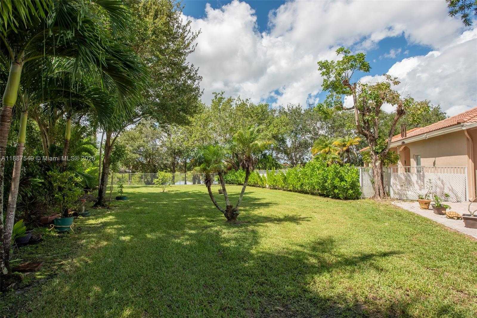 Small Image of 13070 NORTH WEST 5TH ST, Pembroke Pines Number 19