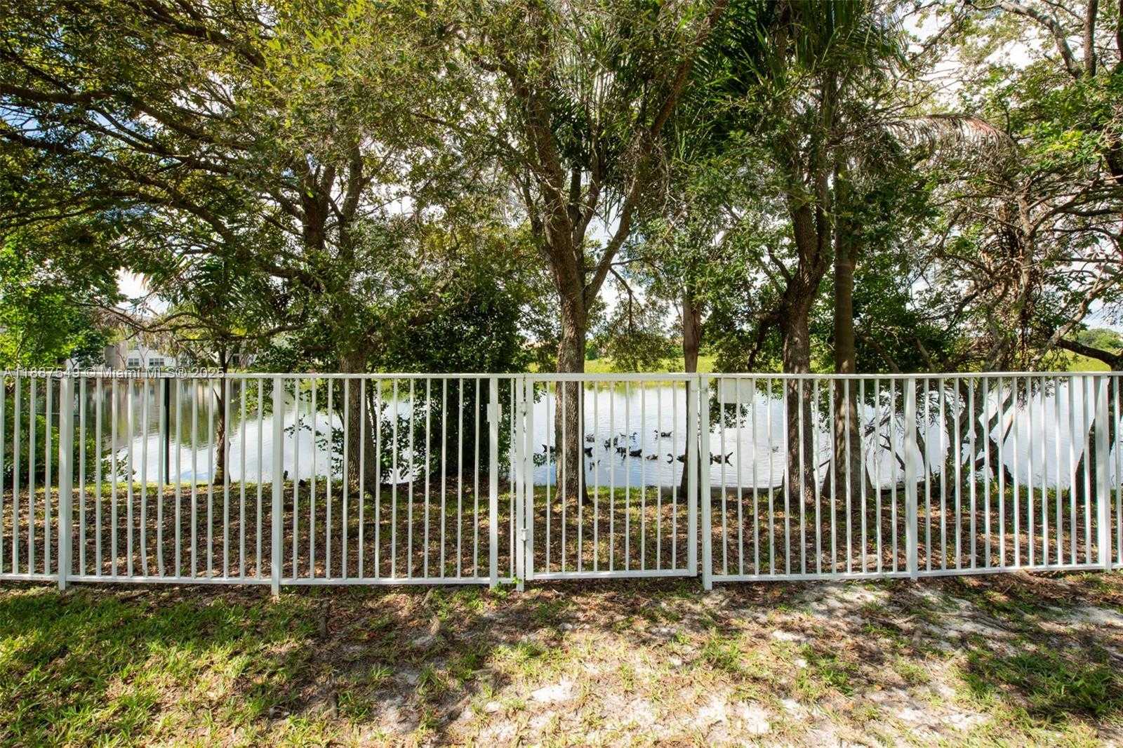 Small Image of 13070 NORTH WEST 5TH ST, Pembroke Pines Number 21