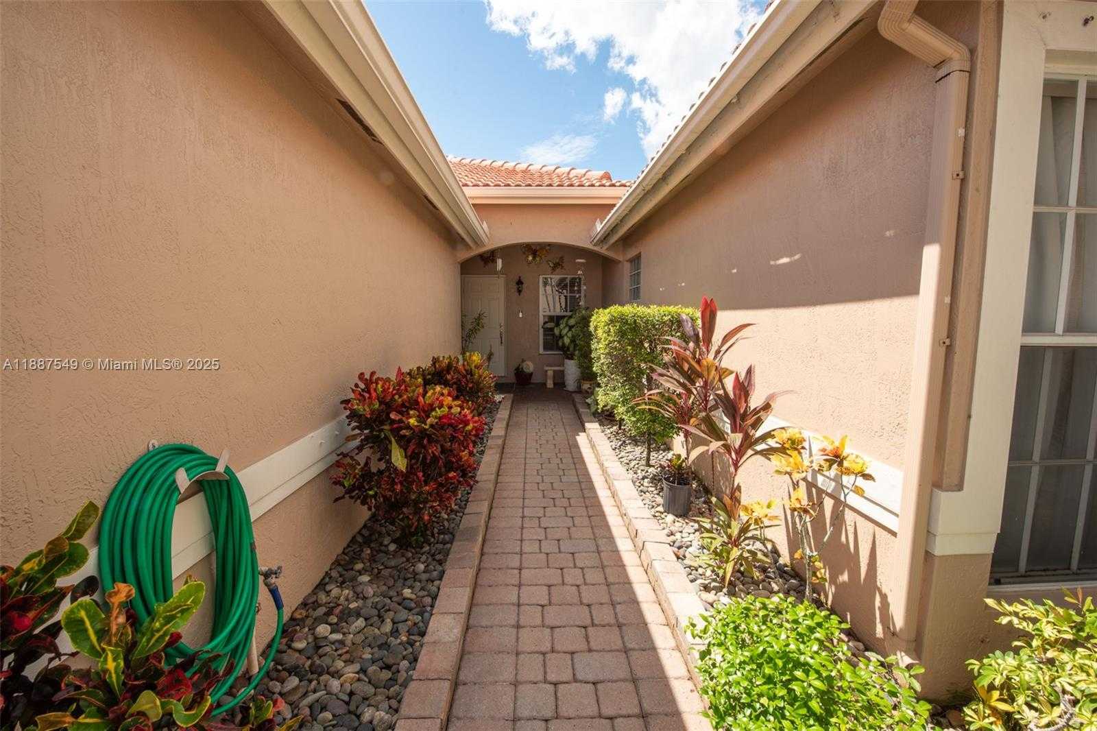 Small Image of 13070 NORTH WEST 5TH ST, Pembroke Pines Number 3