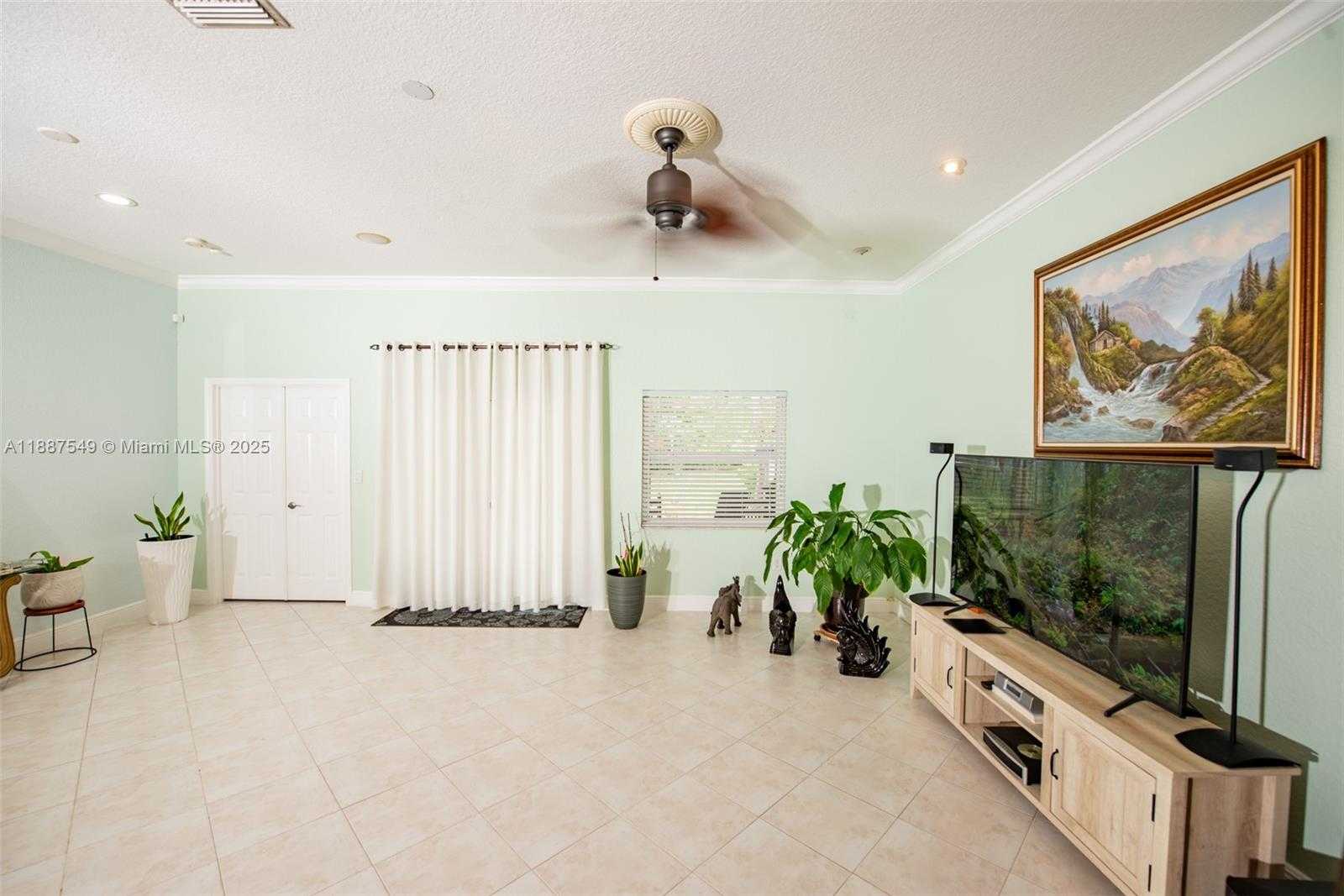 Small Image of 13070 NORTH WEST 5TH ST, Pembroke Pines Number 4