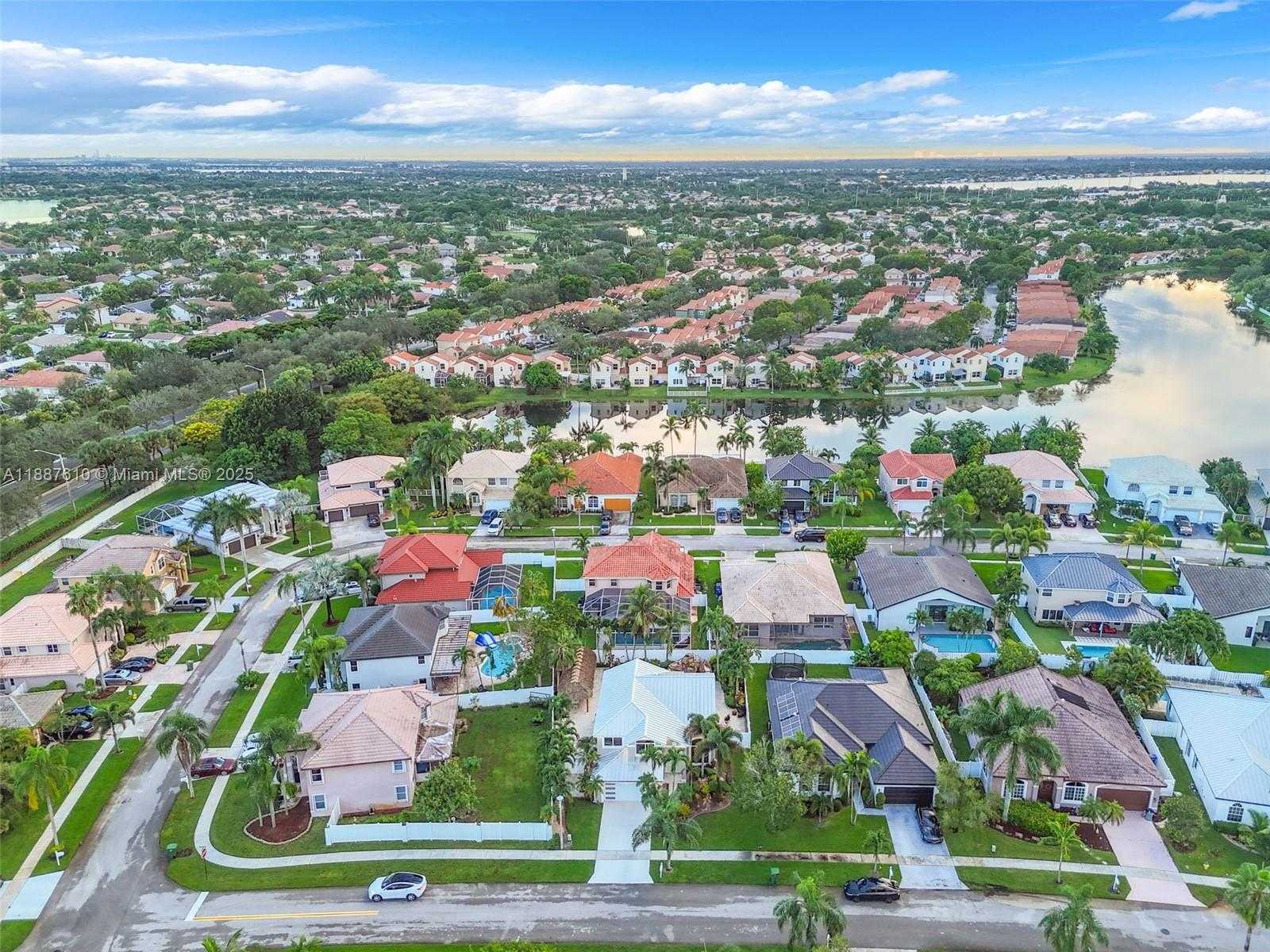 Small Image of 612 SOUTH WEST 179TH AVE, Pembroke Pines Number 54