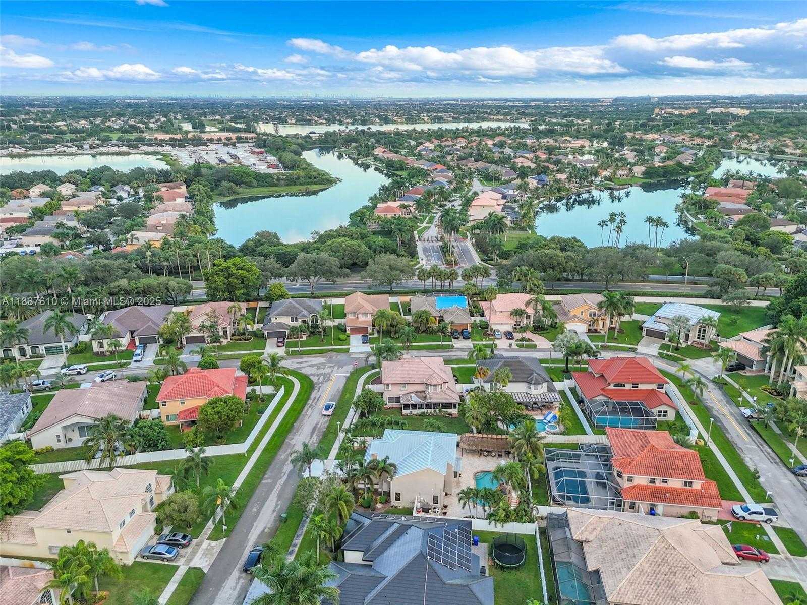 Small Image of 612 SOUTH WEST 179TH AVE, Pembroke Pines Number 56
